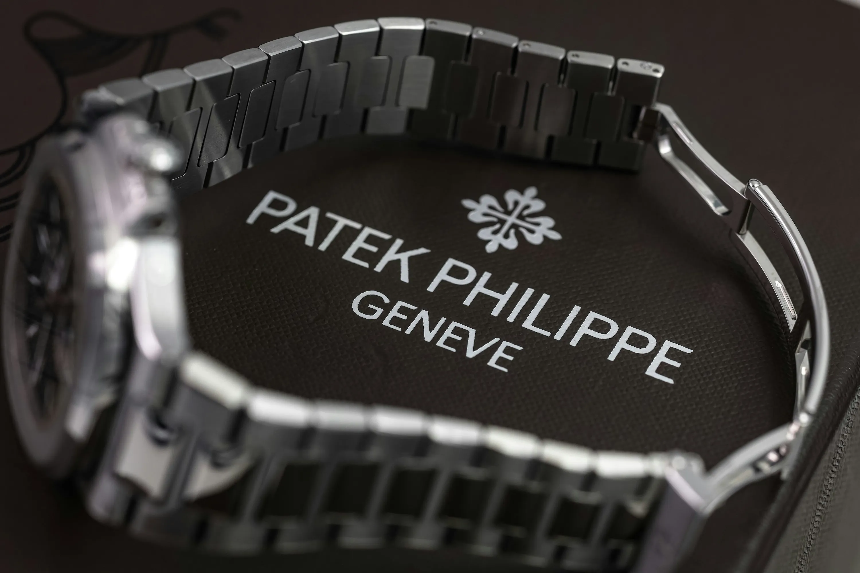 Patek Philippe Nautilus 5726/1A 40.5mm Stainless steel Grey 15