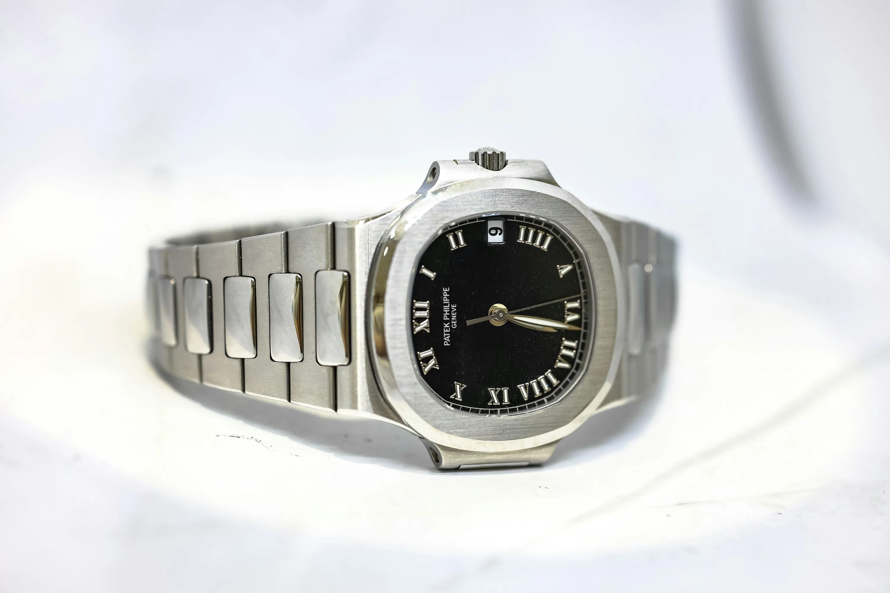 Patek Philippe Nautilus 3800/1A-XII 37.5mm Stainless steel Black 4