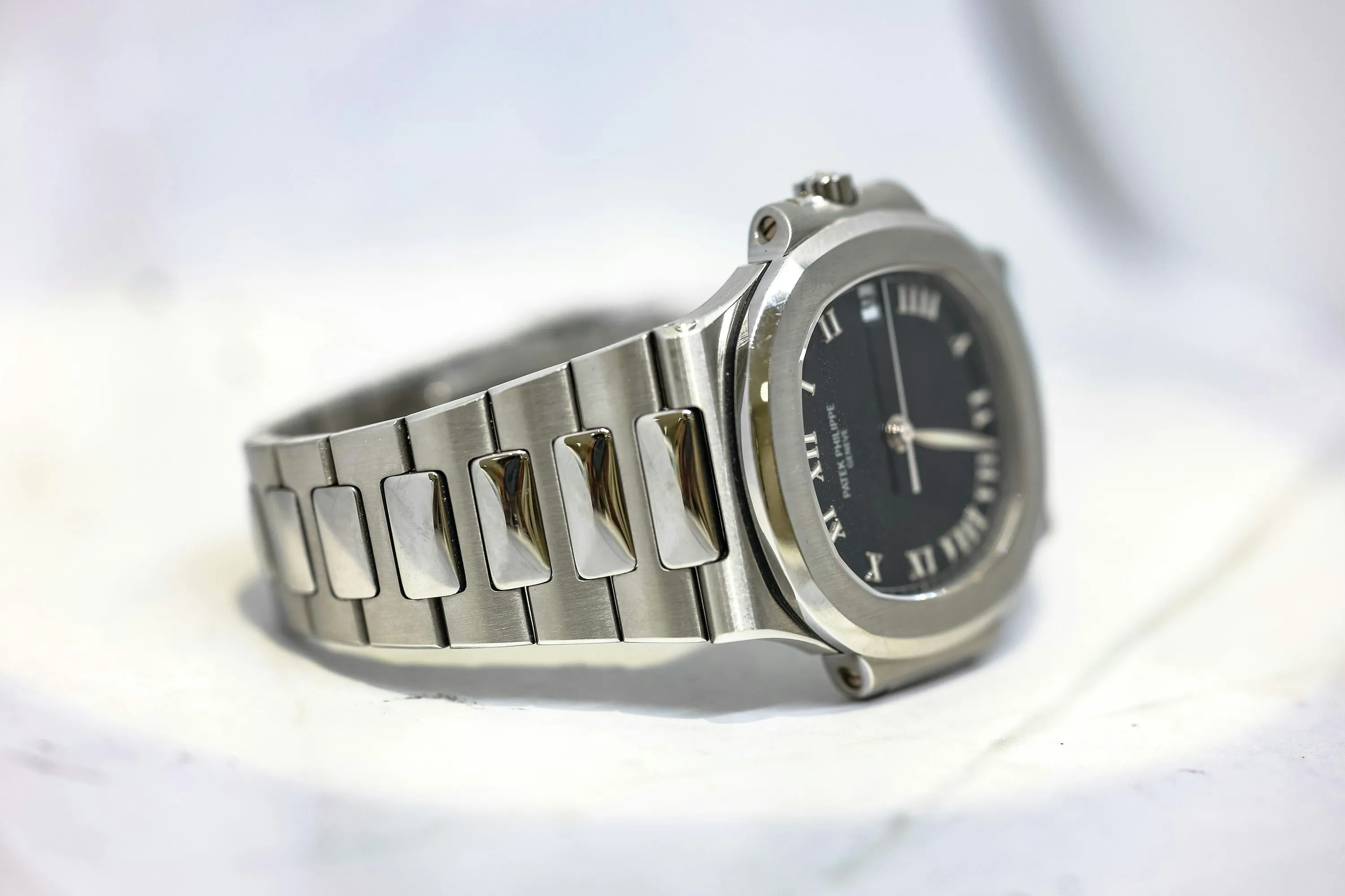 Patek Philippe Nautilus 3800/1A-XII 37.5mm Stainless steel Black 5