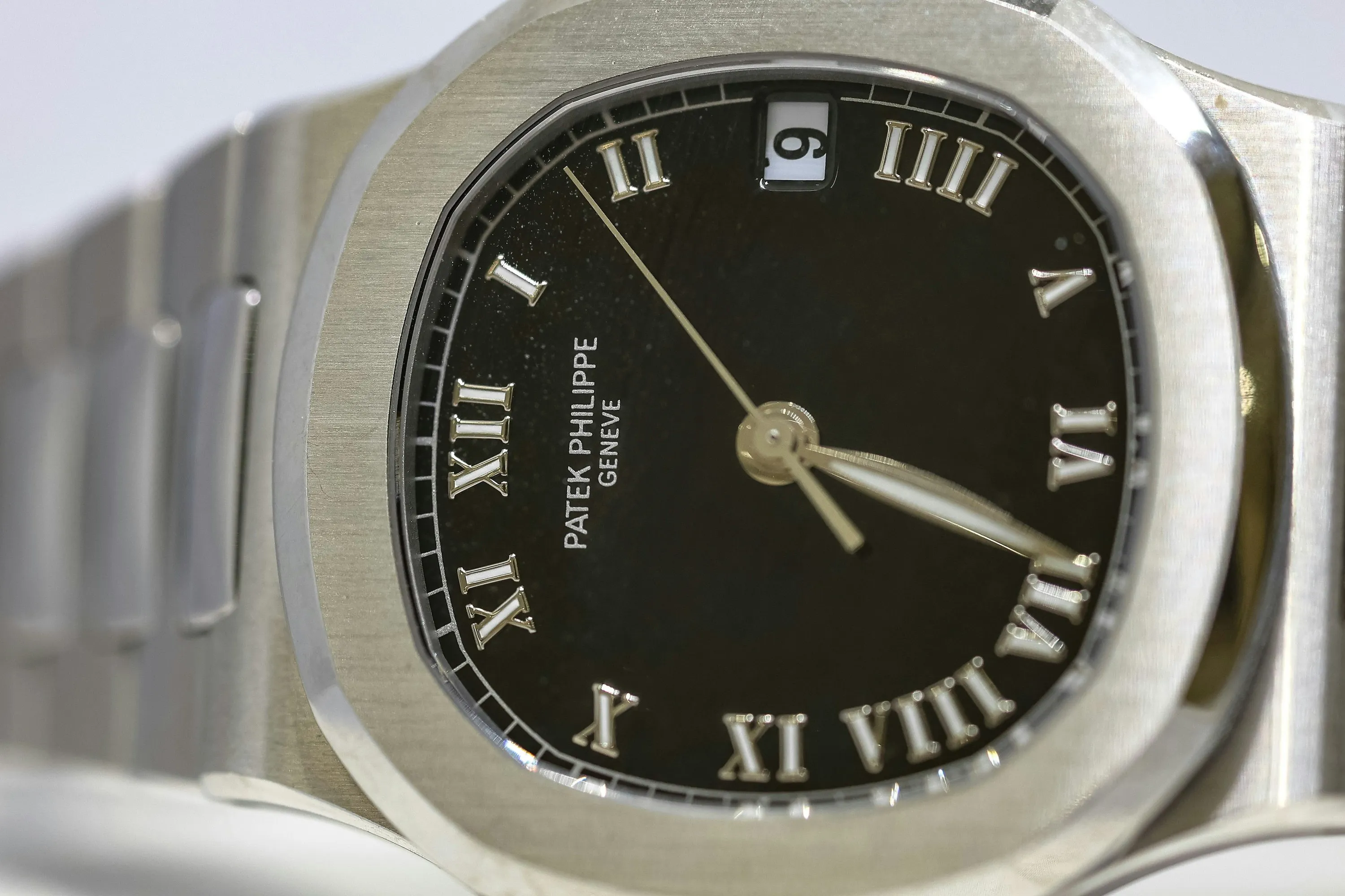 Patek Philippe Nautilus 3800/1A-XII 37.5mm Stainless steel Black 6