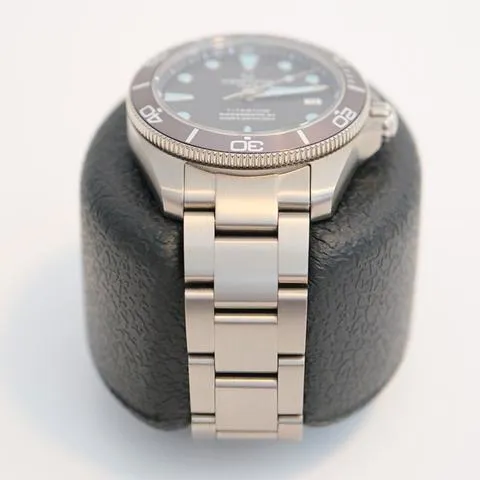 Certina DS Action C032.807.44.081.00 38mm Titanium Gray 6