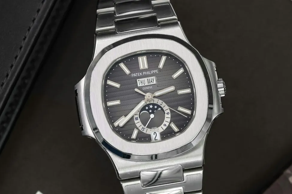 Patek Philippe Nautilus 5726/1A 40.5mm Stainless steel Grey