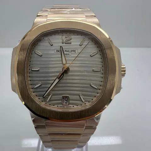 Patek Philippe Nautilus 7118/1R-001 35mm Rose gold Silver