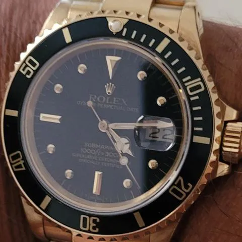 Rolex Submariner Date 16618 40mm Yellow gold Black 7