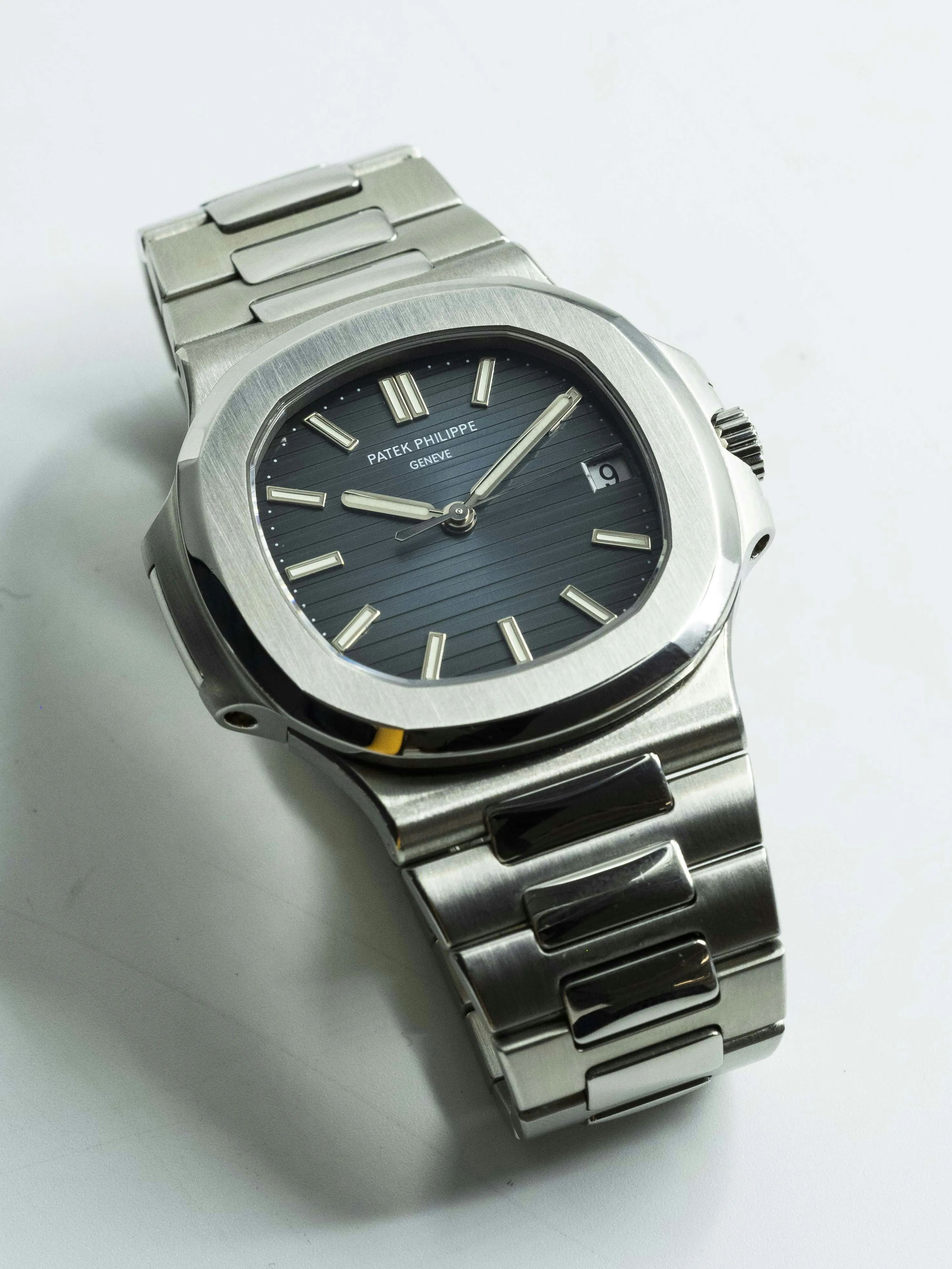 Patek Philippe Nautilus 5711/1A 40mm Stainless steel Blue 4