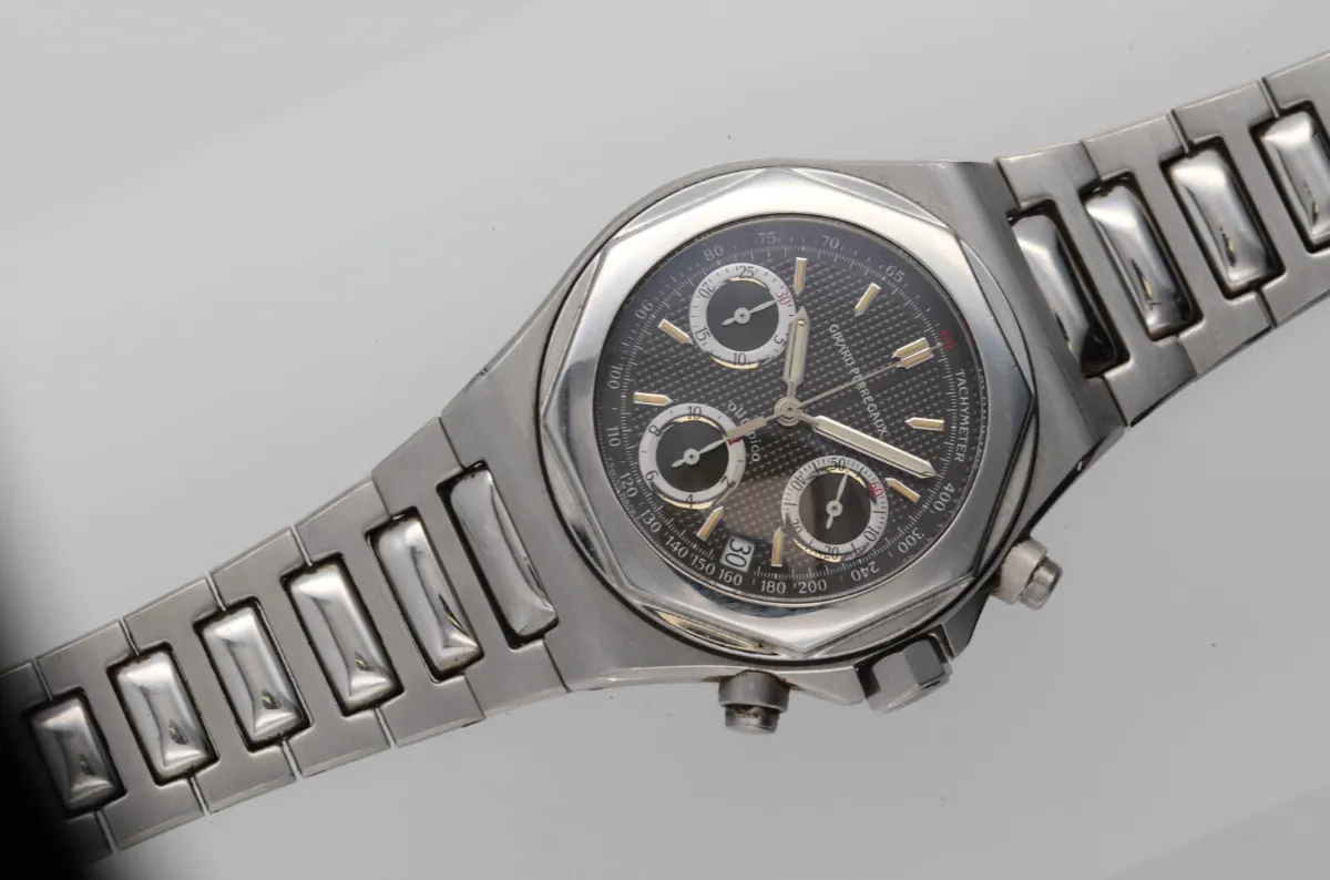 Girard-Perregaux Laureato 8017 40mm Stainless steel Grey 1