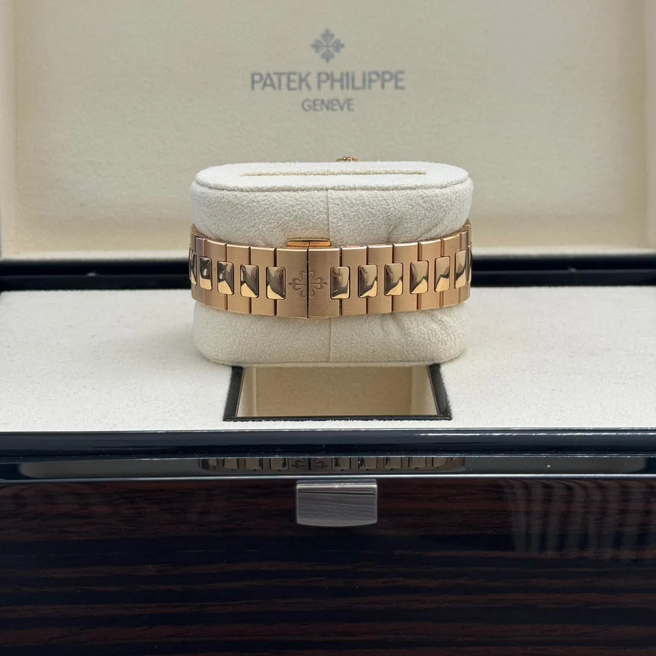 Patek Philippe Nautilus 5990/1R-001 40.5mm Rose gold Blue 6