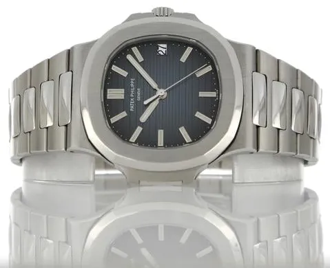 Patek Philippe Nautilus 5711/1A-010 40mm Stainless steel Blue 3