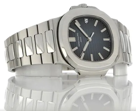 Patek Philippe Nautilus 5711/1A-010 40mm Stainless steel Blue 5