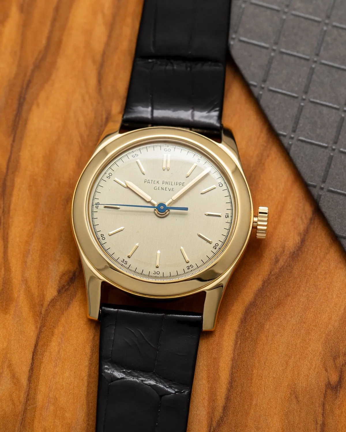 Patek Philippe Calatrava 2483 33.5mm Yellow gold