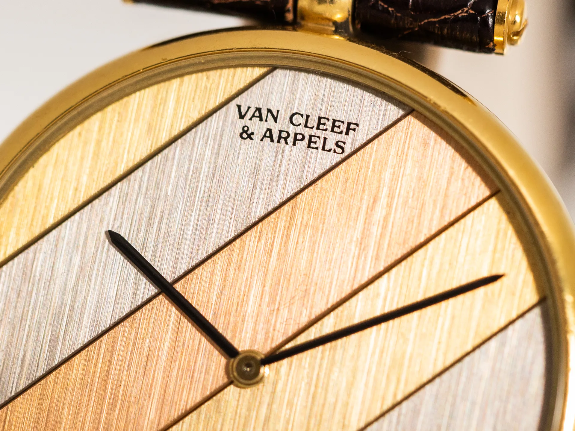 Van Cleef & Arpels Classique 19200 31mm Yellow gold Rose gold 2