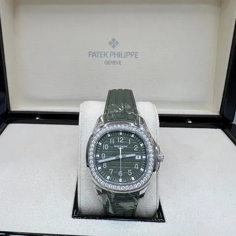 Patek Philippe Aquanaut 5267/200A-011 39mm Stainless steel Green