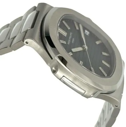 Patek Philippe Nautilus 5711/1A-001 40mm Stainless steel Blue 3