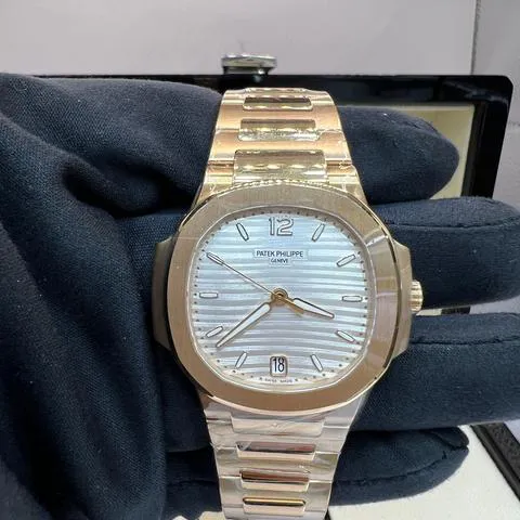 Patek Philippe Nautilus 7118/1R-001 35mm Rose gold Silver