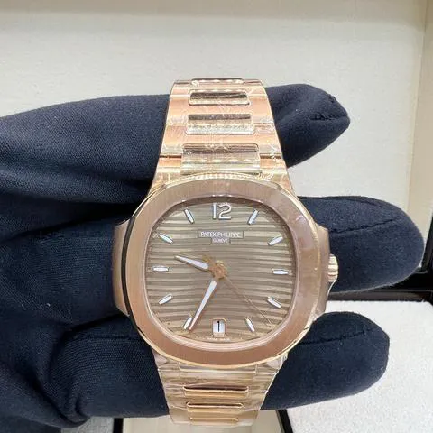 Patek Philippe Nautilus 7118/1R-010 35mm Rose gold Brown