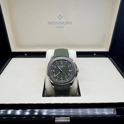 Patek Philippe Aquanaut 5168G-010 42mm White gold Green 1