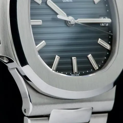 Patek Philippe Nautilus 5711 40mm Stainless steel Blue 6