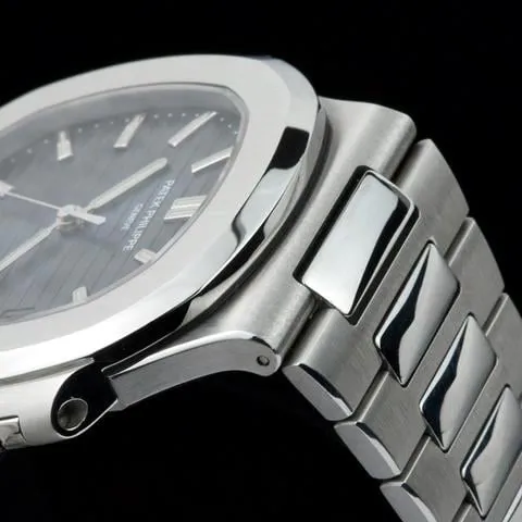 Patek Philippe Nautilus 5711 40mm Stainless steel Blue 10