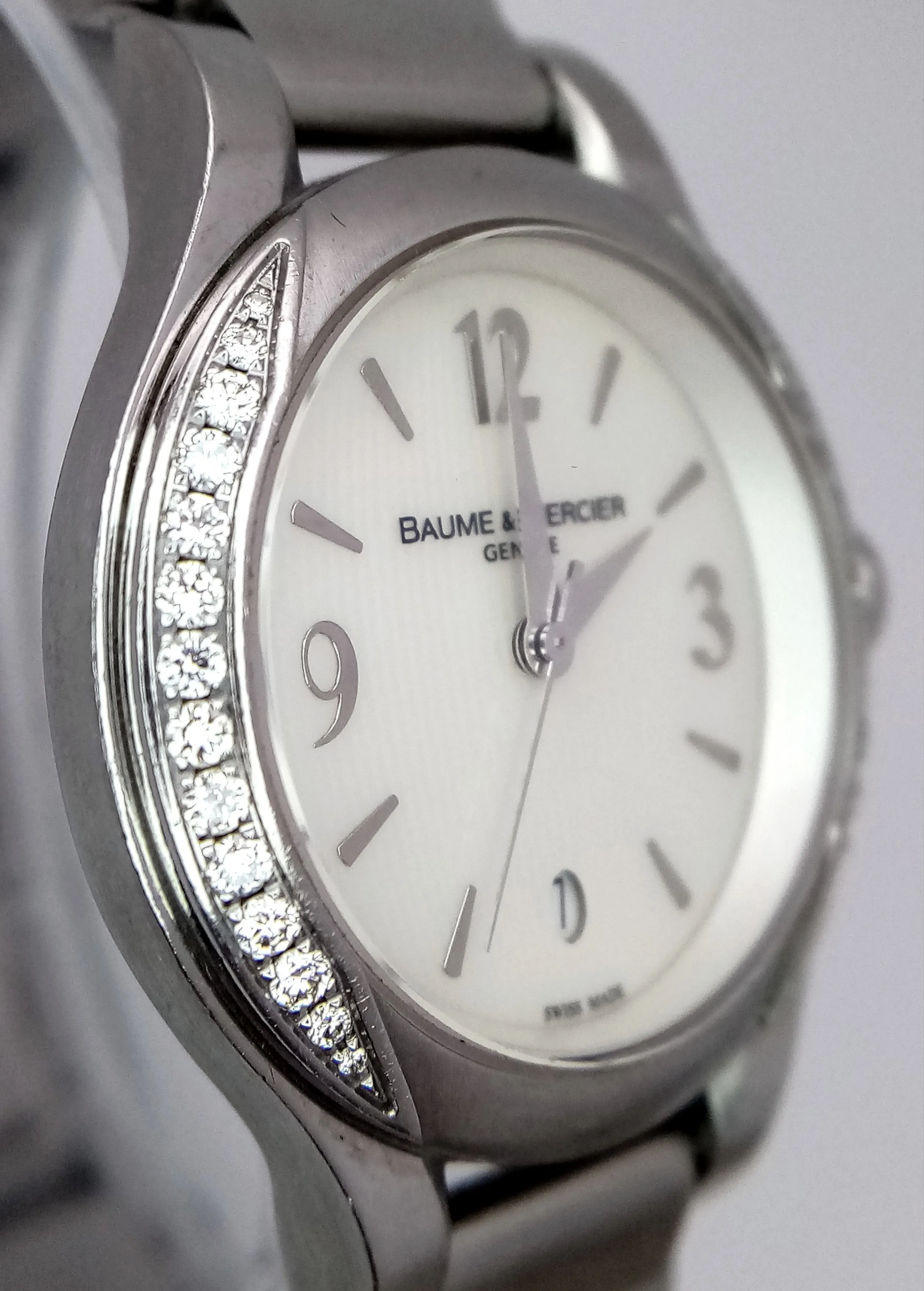 Baume & Mercier 30mm Stainless steel and Diamond 4