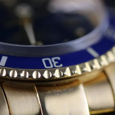 Rolex Submariner Date 1680 40mm Yellow gold Blue 7