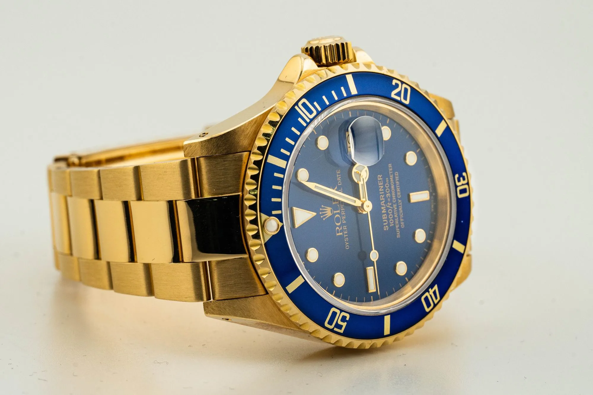 Rolex Submariner Date 16618 40mm Yellow gold Blue 5