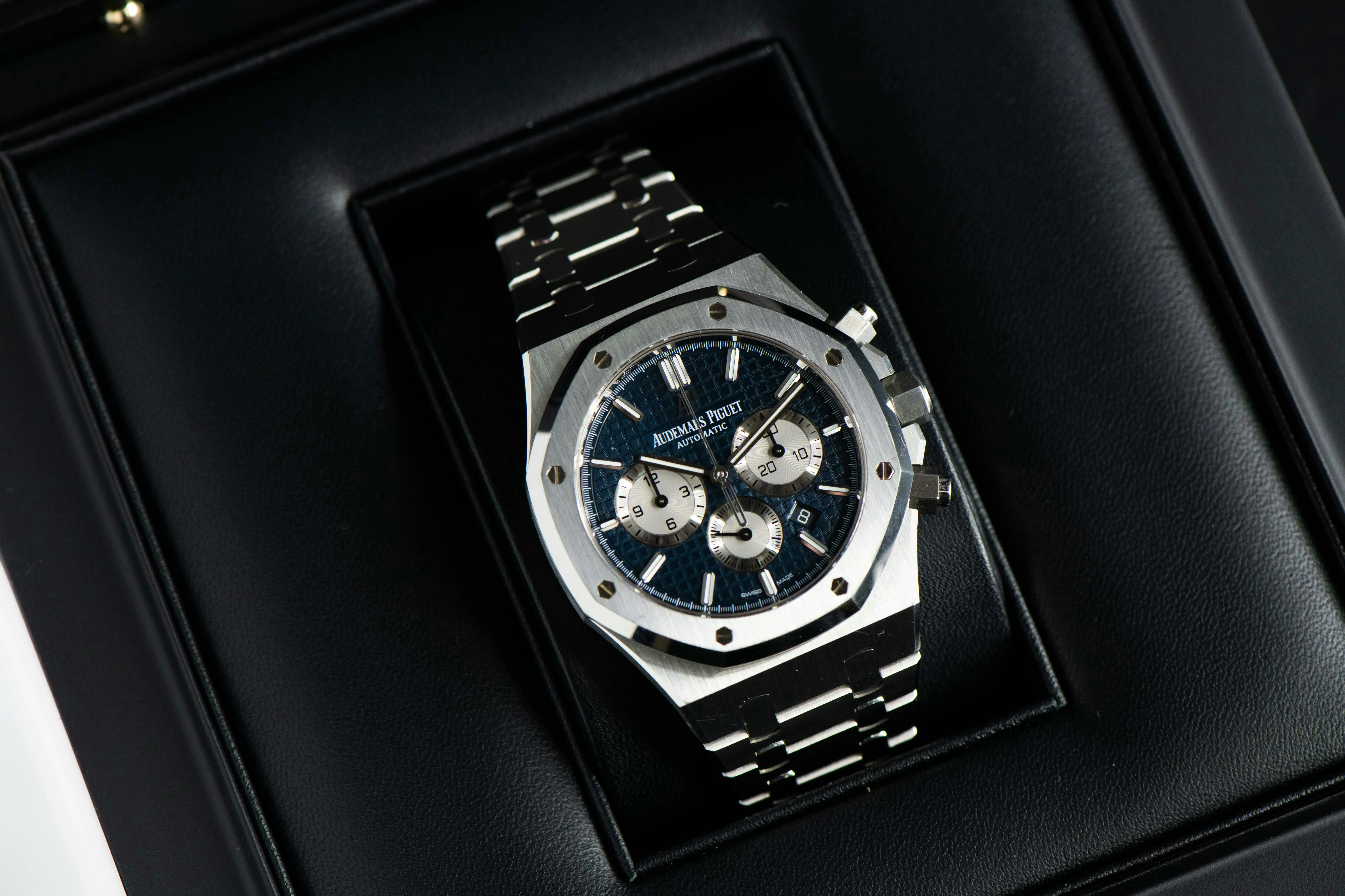 Audemars Piguet Royal Oak 26331ST.OO.1220ST.01 41mm Stainless steel Blue 3