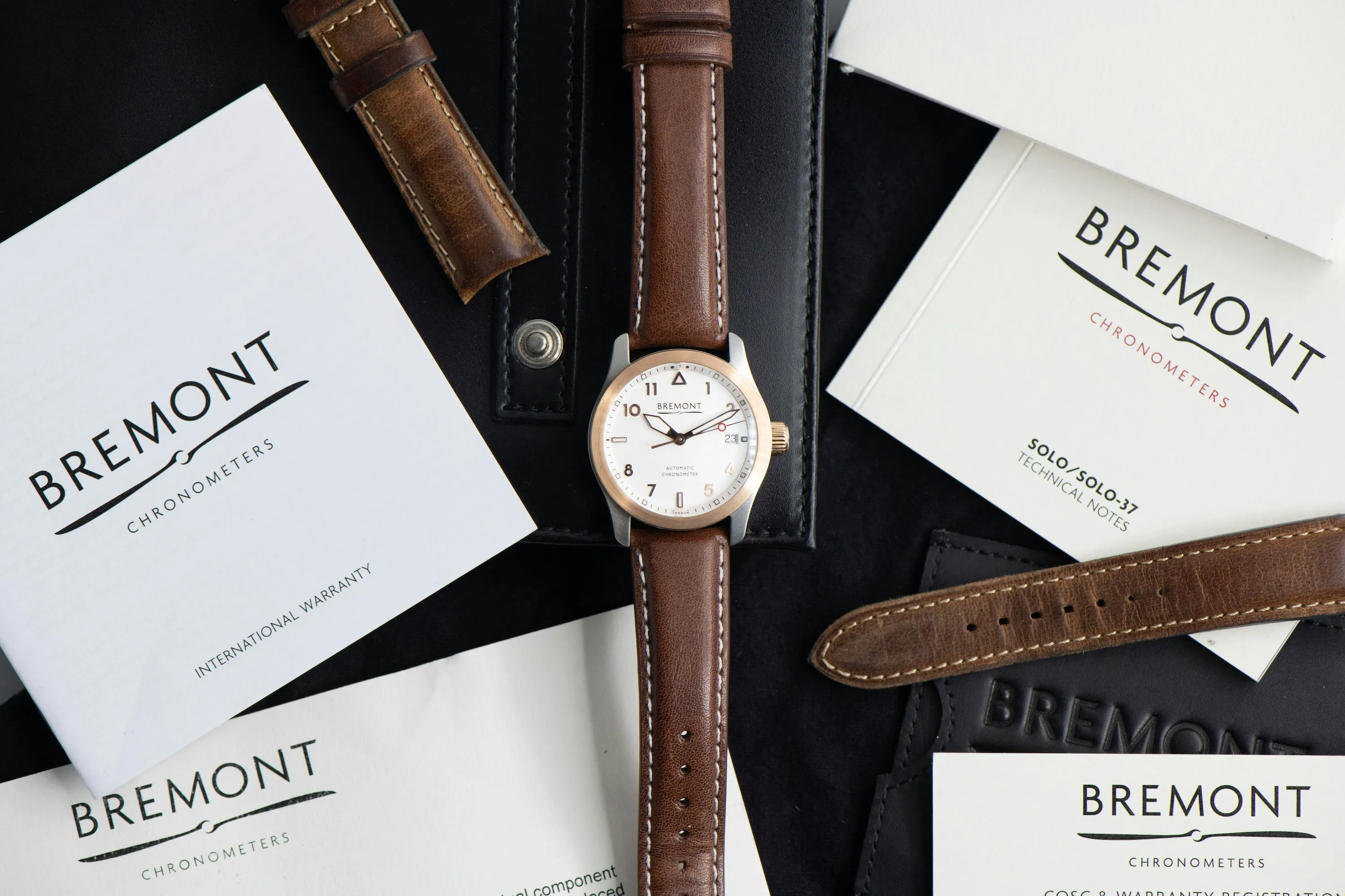 Bremont Solo Solo37RG 37mm Rose gold and Stainless steel Silver