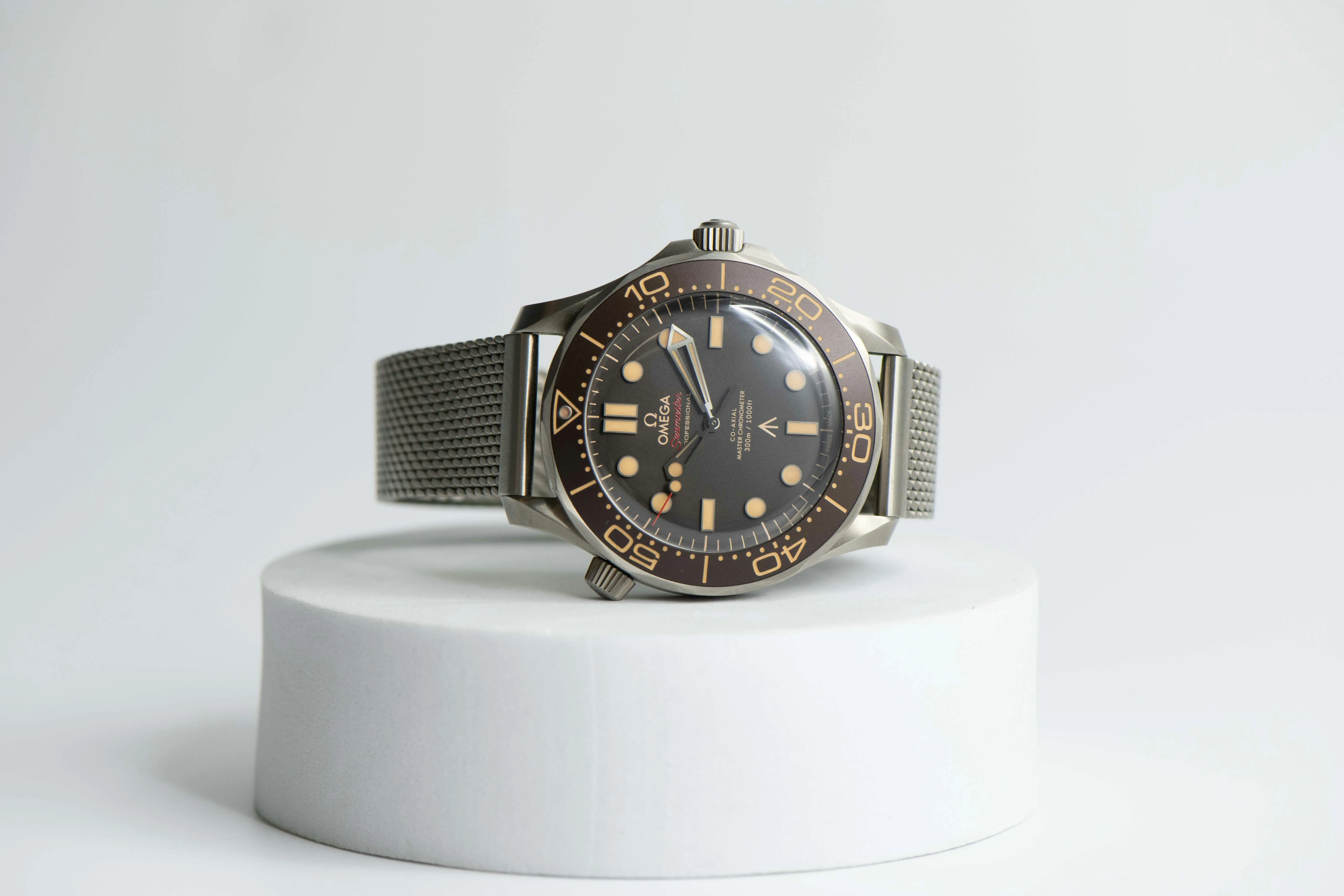 Omega Seamaster Diver 300M 210.90.42.20.01.001 42mm Titanium Brown 4