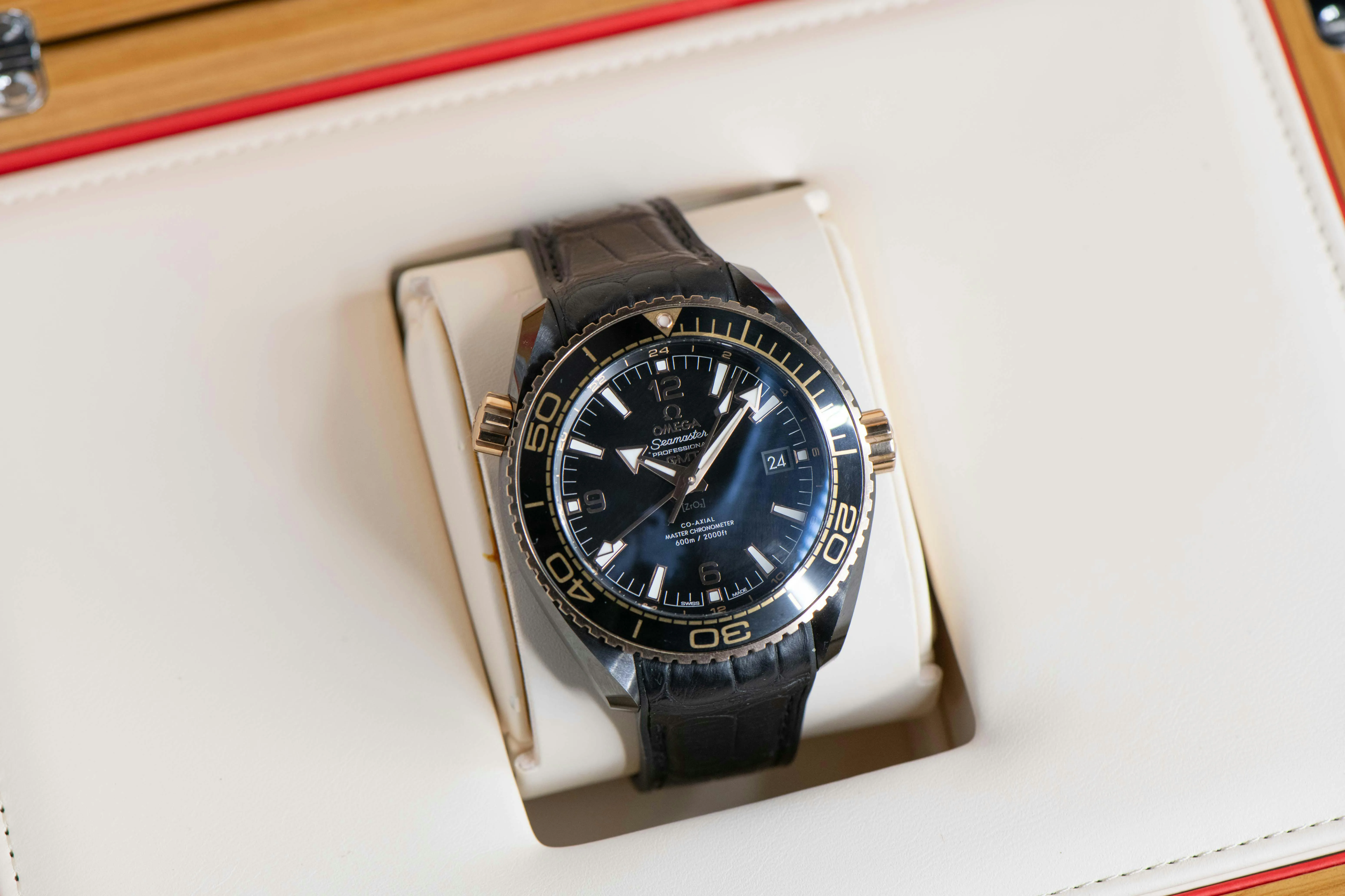 Omega Seamaster Planet Ocean 215.63.46.22.01.001