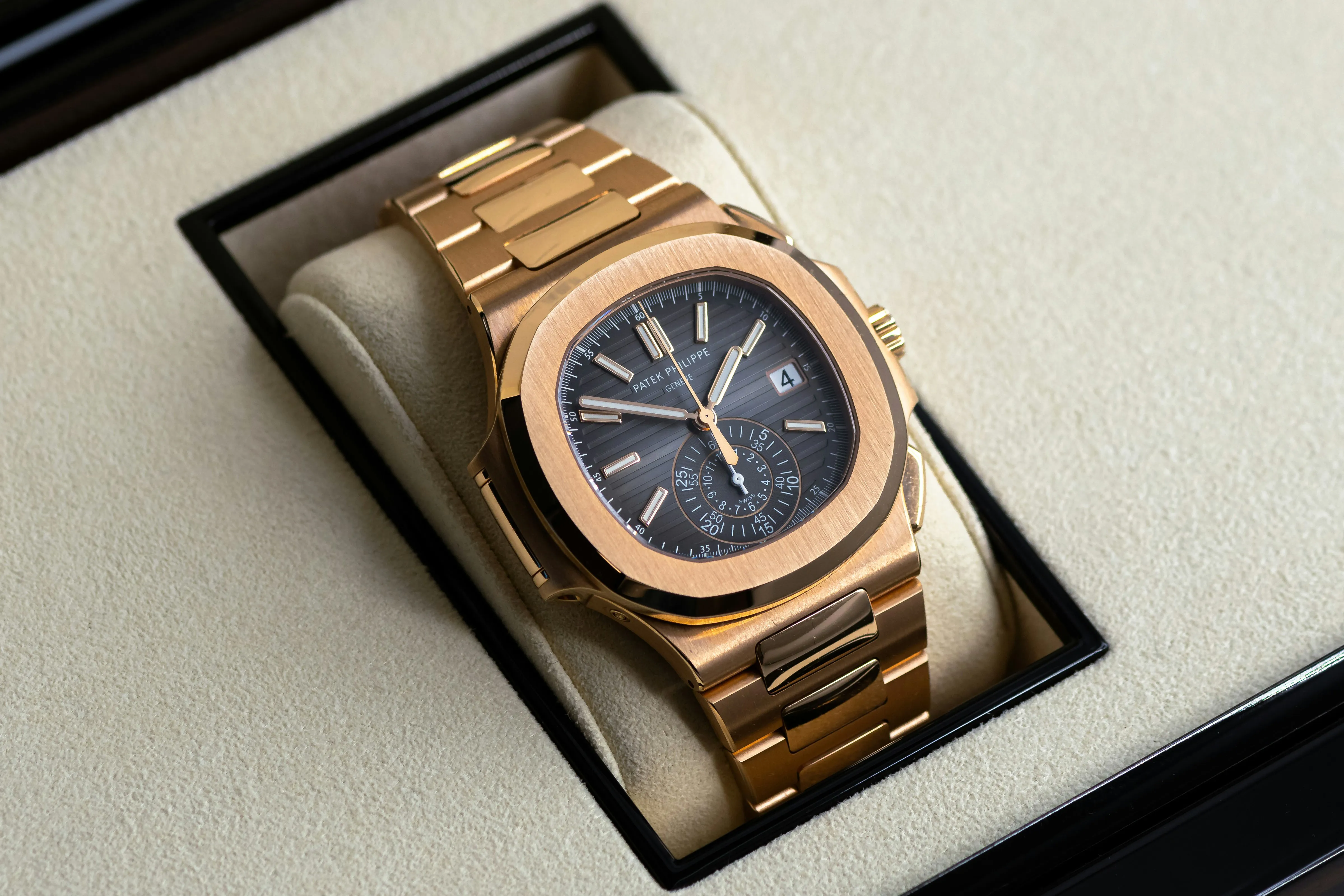 Patek Philippe Nautilus 5980/1R-001 40.5mm Rose gold Black 2