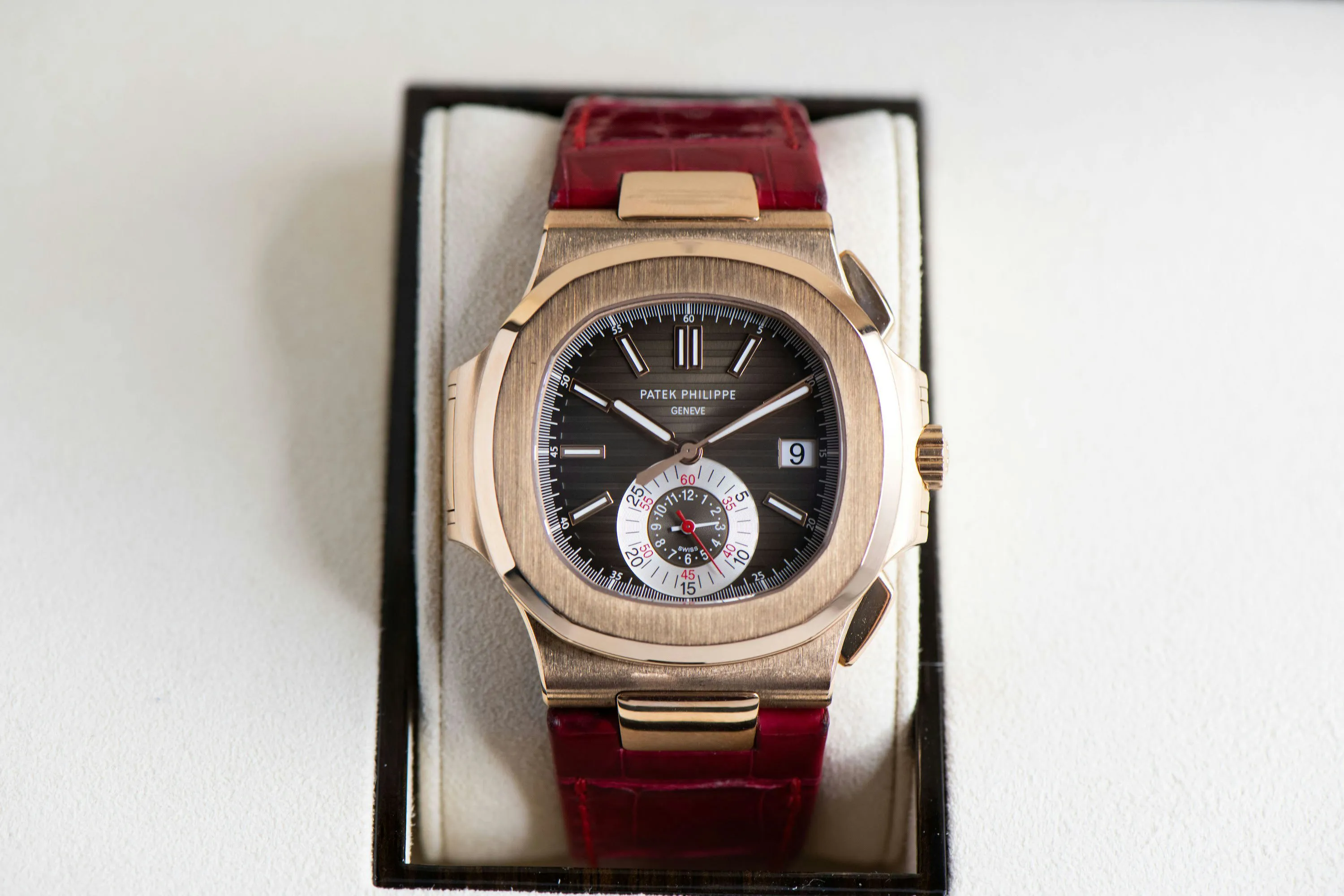 Patek Philippe Nautilus 5980R 40.5mm Rose gold Brown