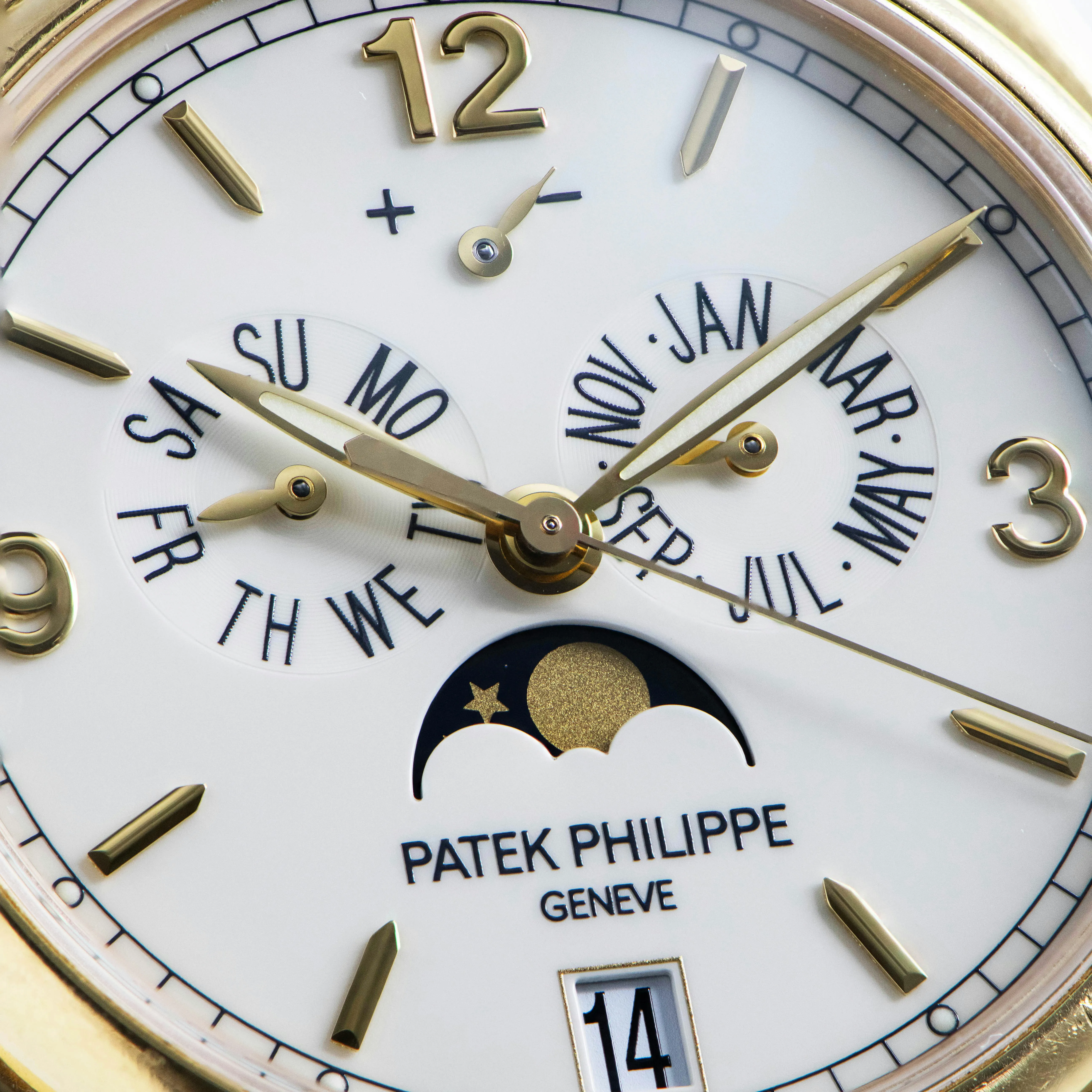 Patek Philippe Annual Calendar 5146J 39mm Yellow gold Ivory 5