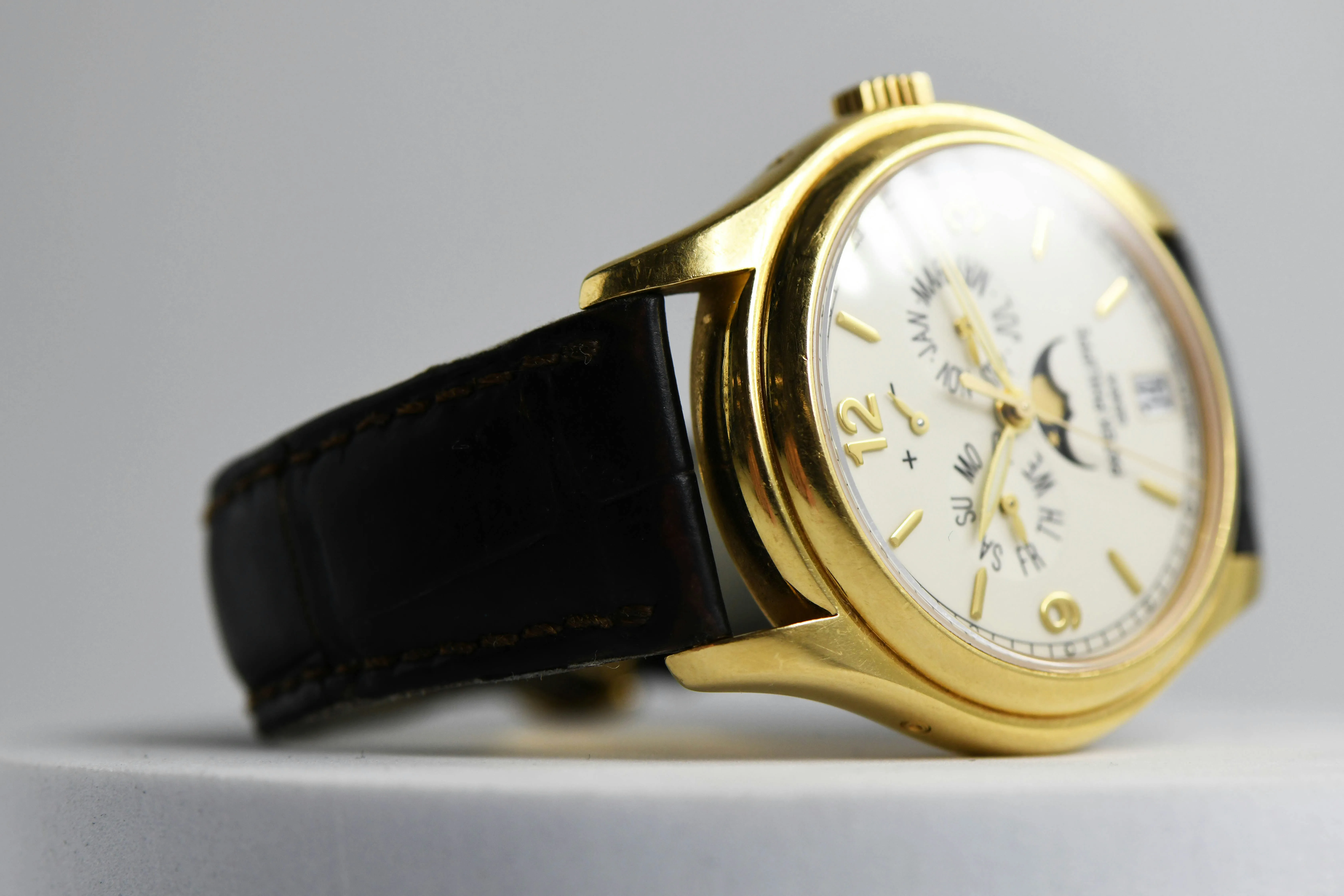 Patek Philippe Annual Calendar 5146J 39mm Yellow gold Ivory 15