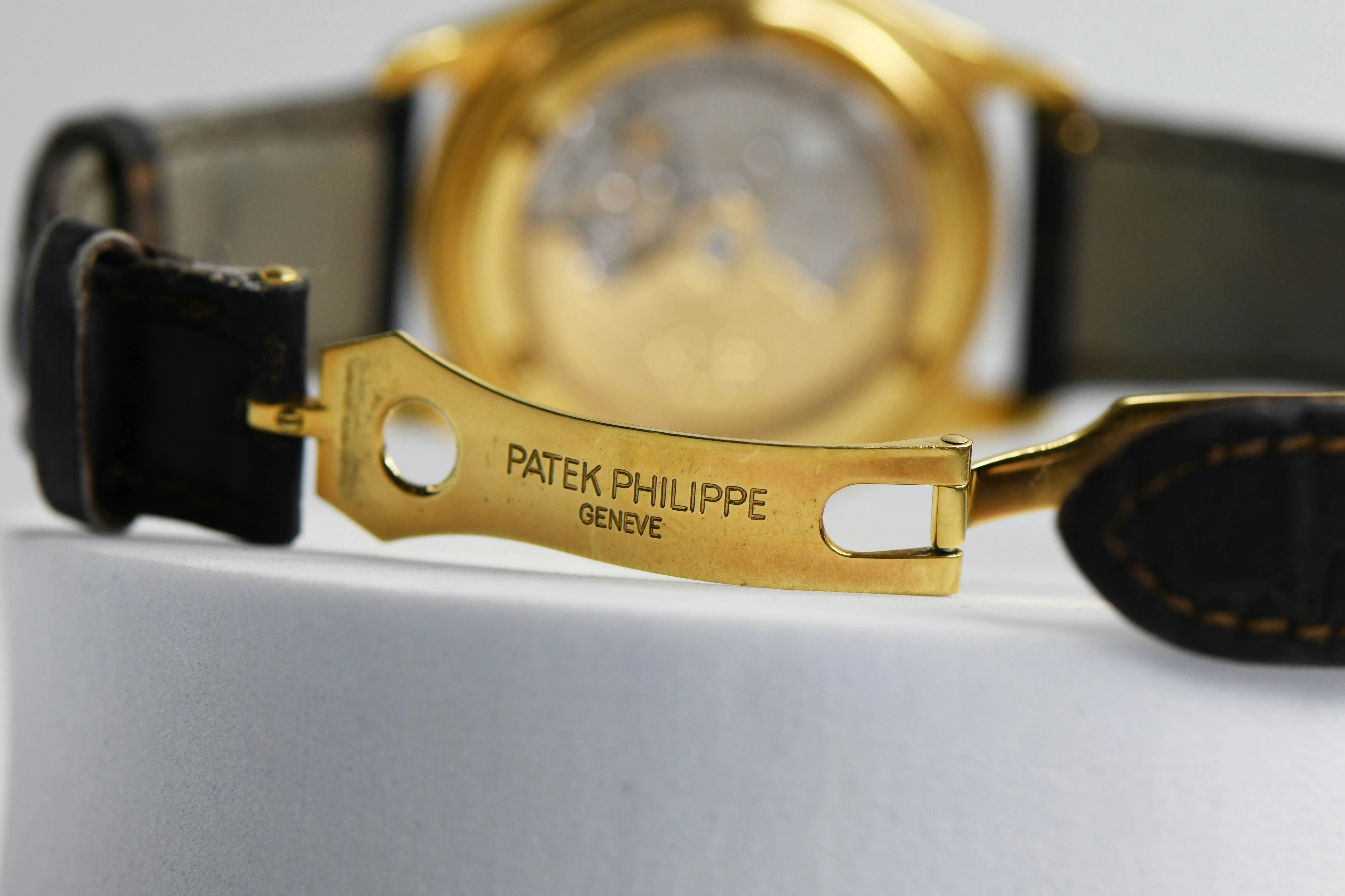 Patek Philippe Annual Calendar 5146J 39mm Yellow gold Ivory 17