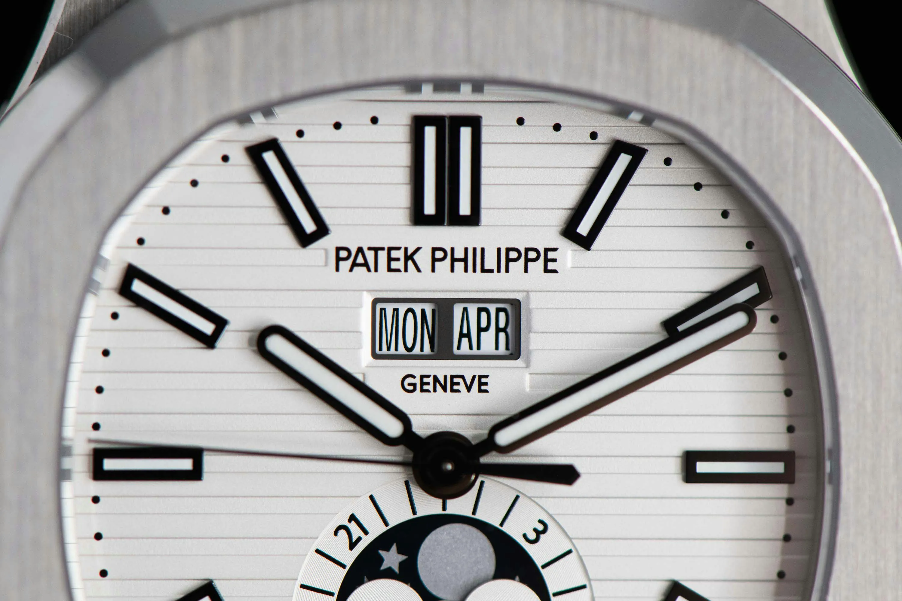 Patek Philippe Nautilus 5726/1A 40.5mm Stainless steel White 5