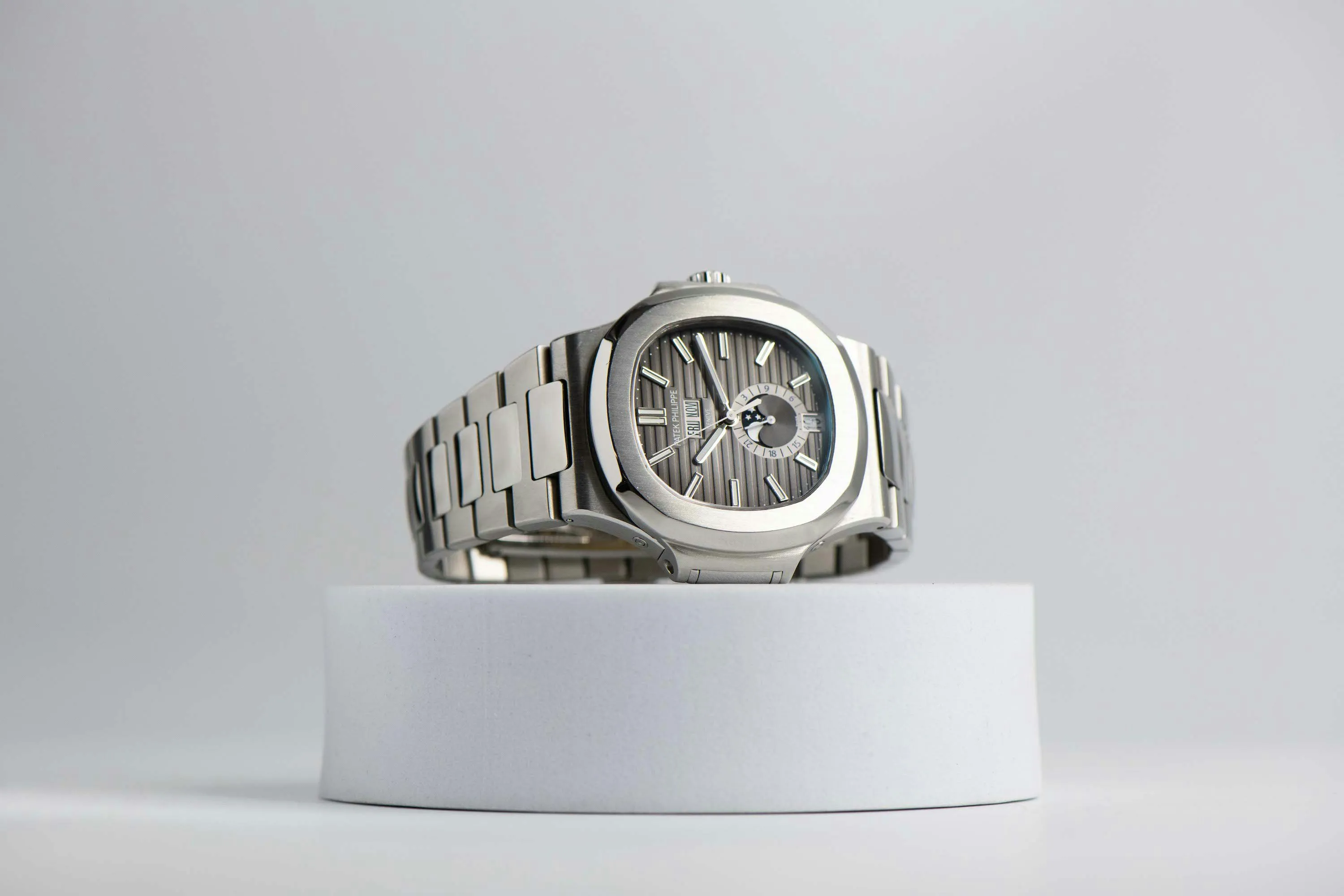 Patek Philippe Nautilus 5726/1A 40.5mm Stainless steel Grey 1