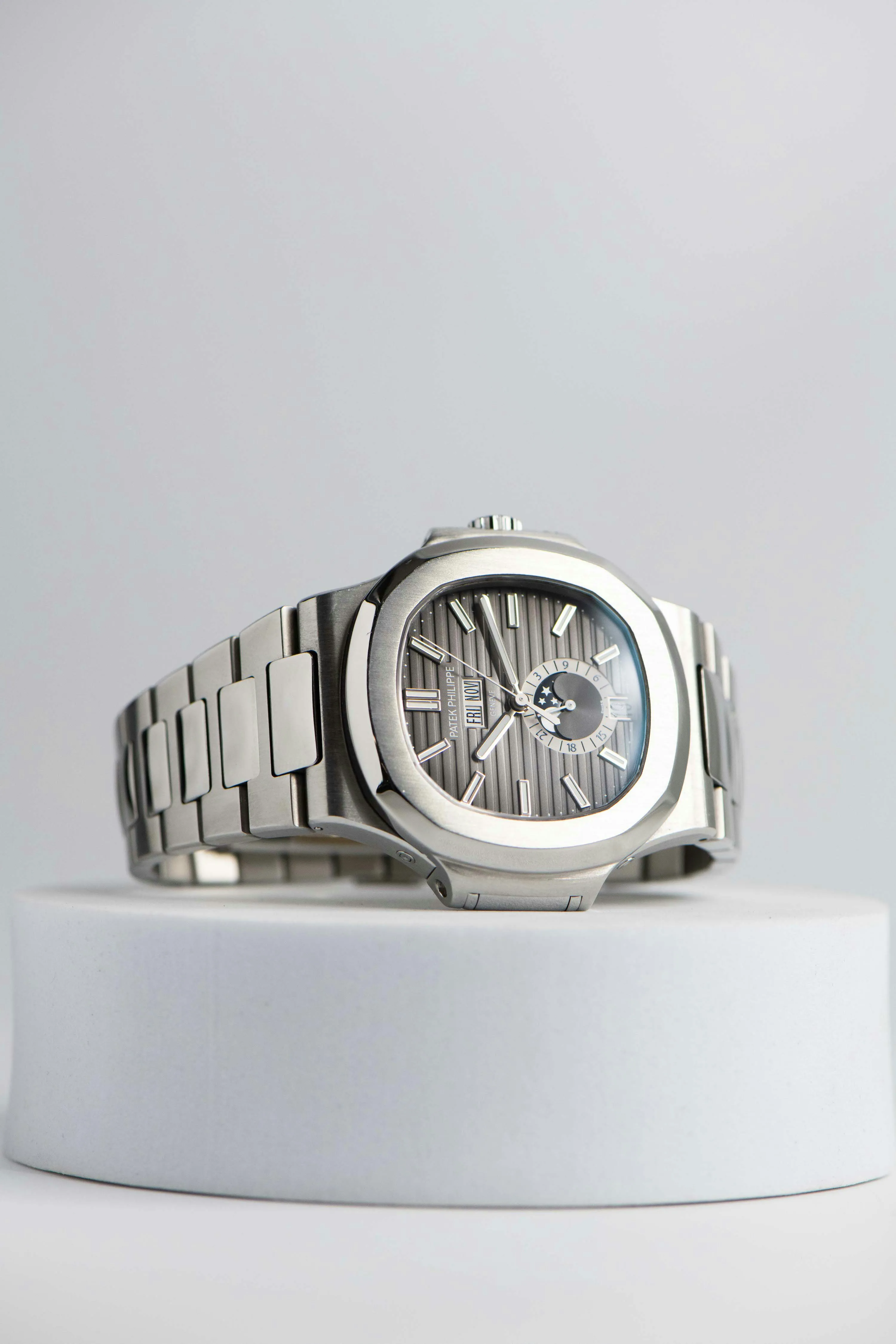 Patek Philippe Nautilus 5726/1A 40.5mm Stainless steel Grey 5