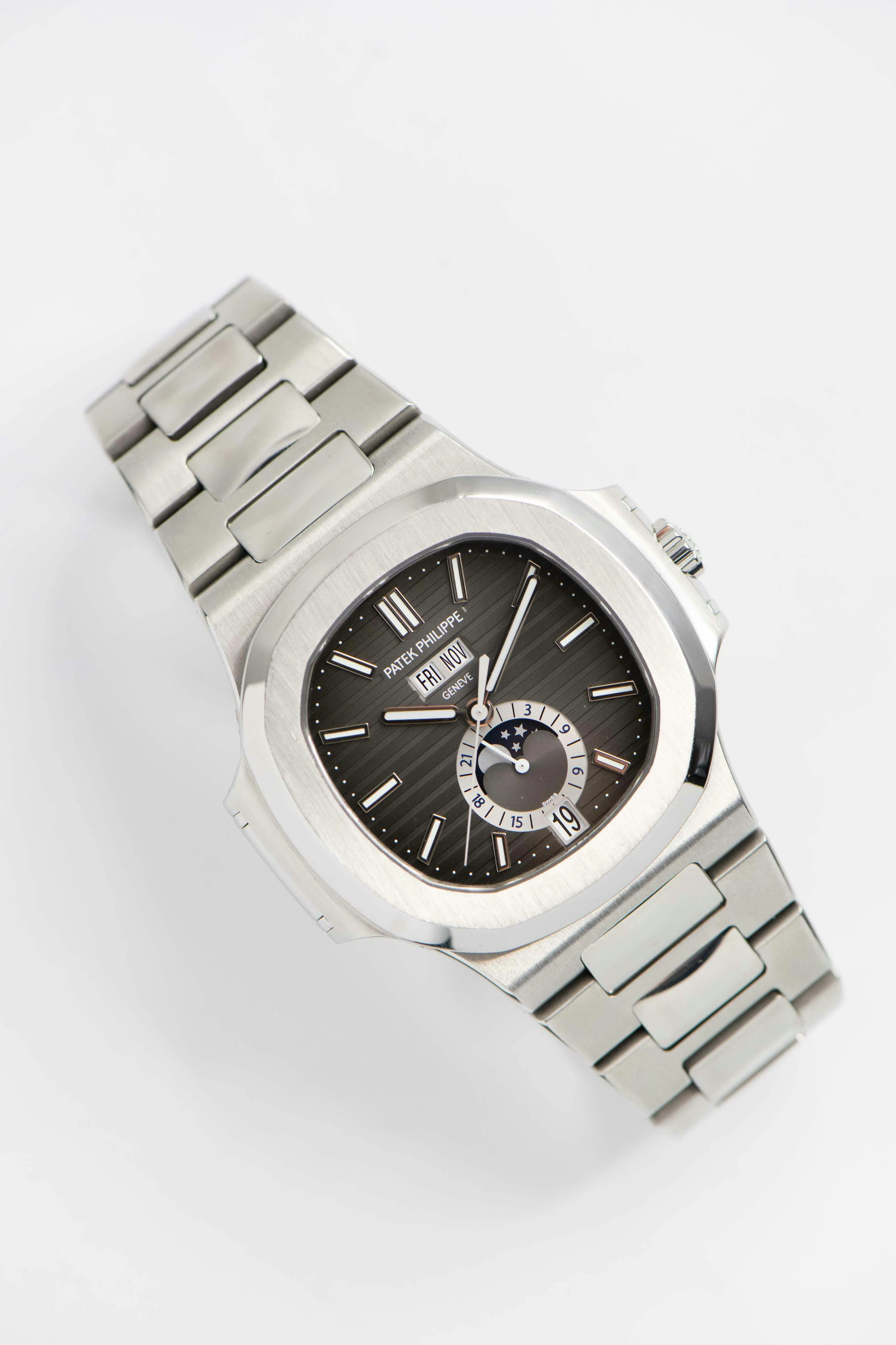 Patek Philippe Nautilus 5726/1A 40.5mm Stainless steel Grey 7