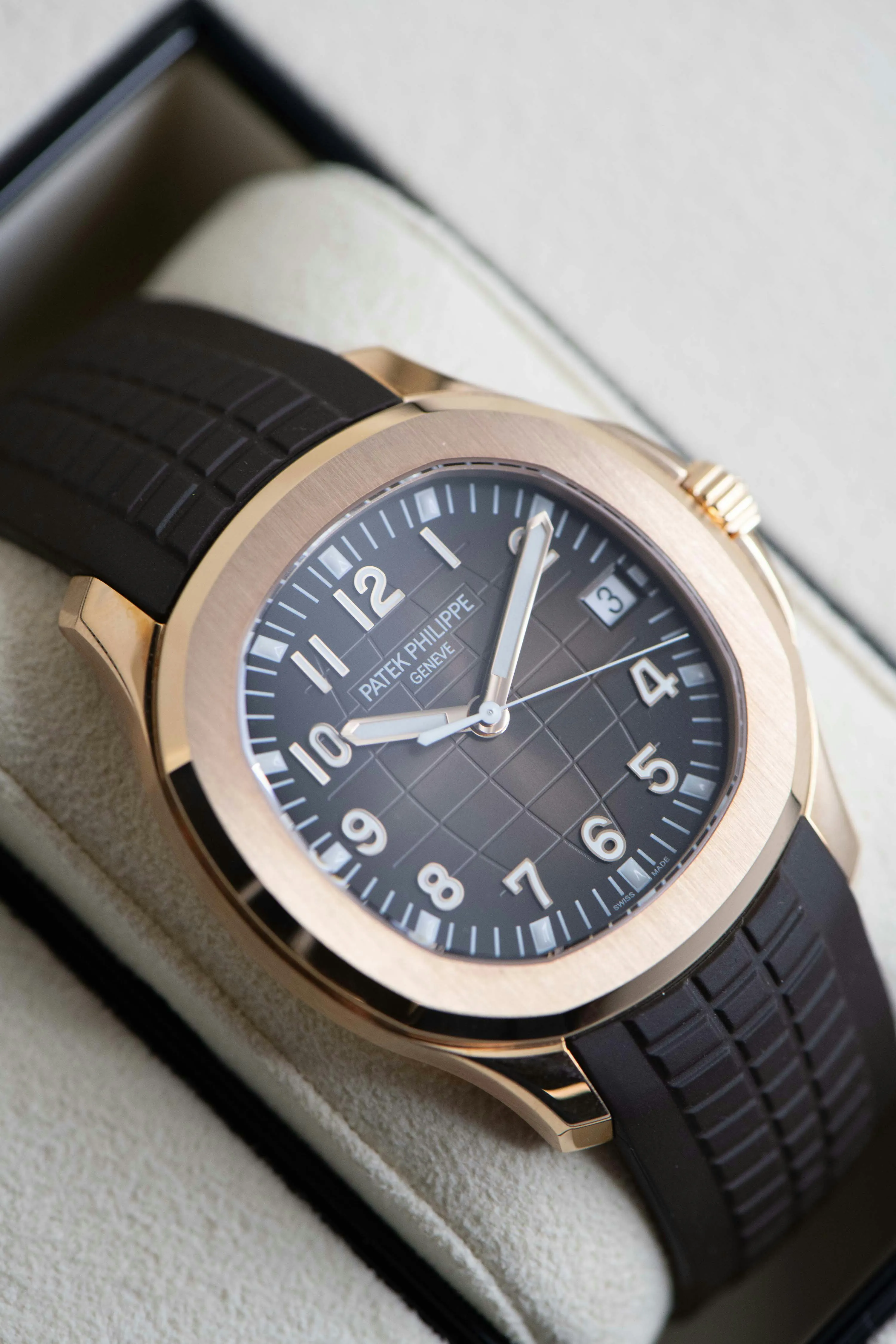 Patek Philippe Aquanaut 5167R 40.8mm Rose gold Brown 8