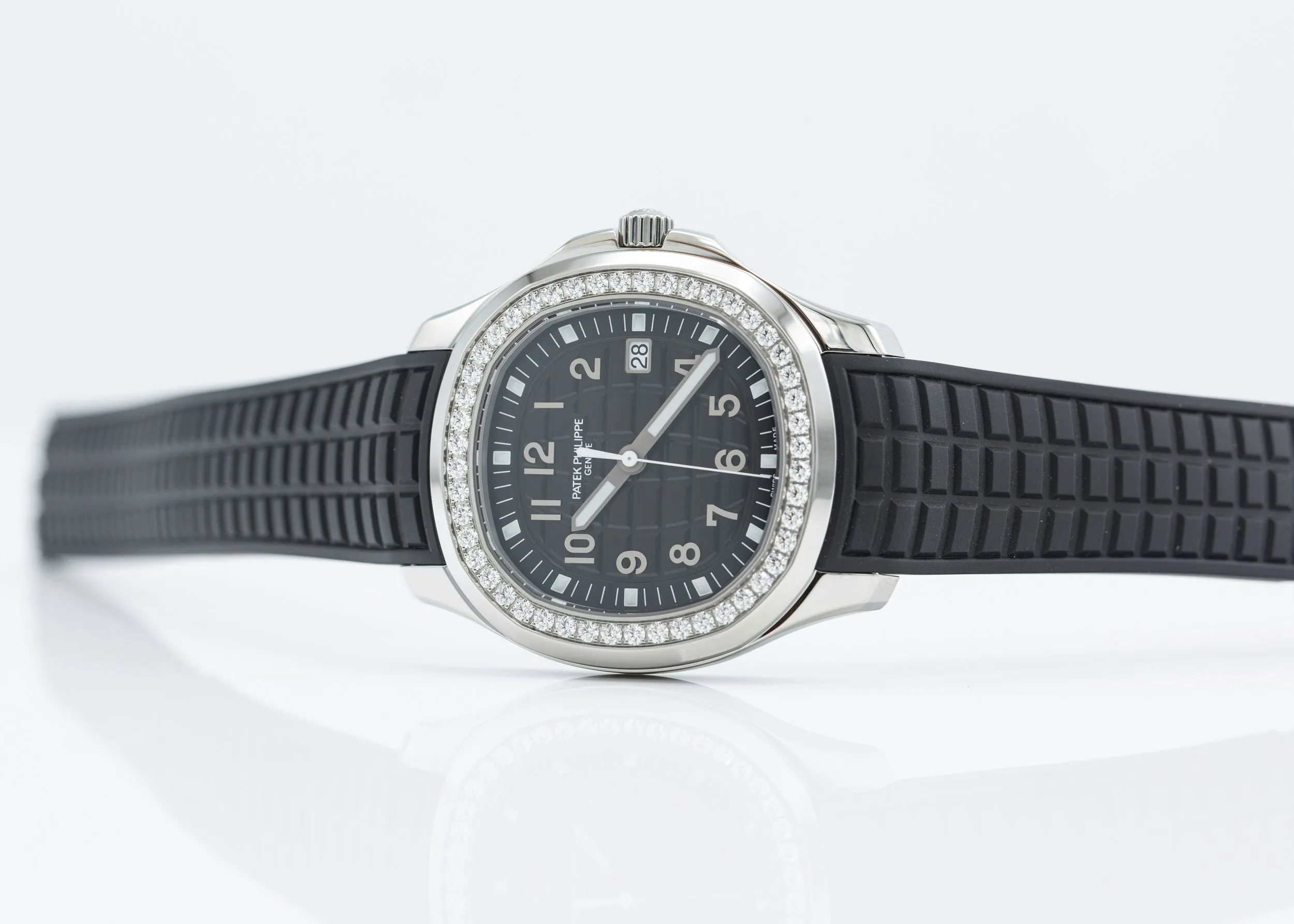 Patek Philippe Aquanaut 5267/200A-001 38.8mm Stainless steel Black