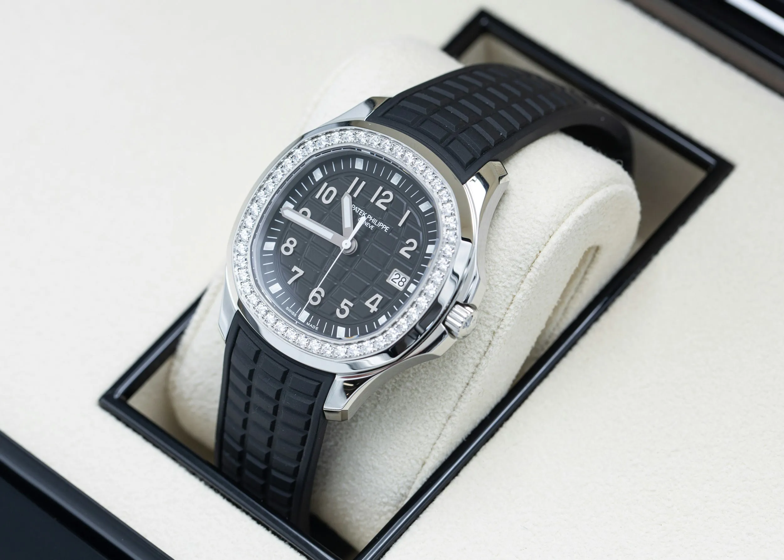 Patek Philippe Aquanaut 5267/200A-001 38.8mm Stainless steel Black 4