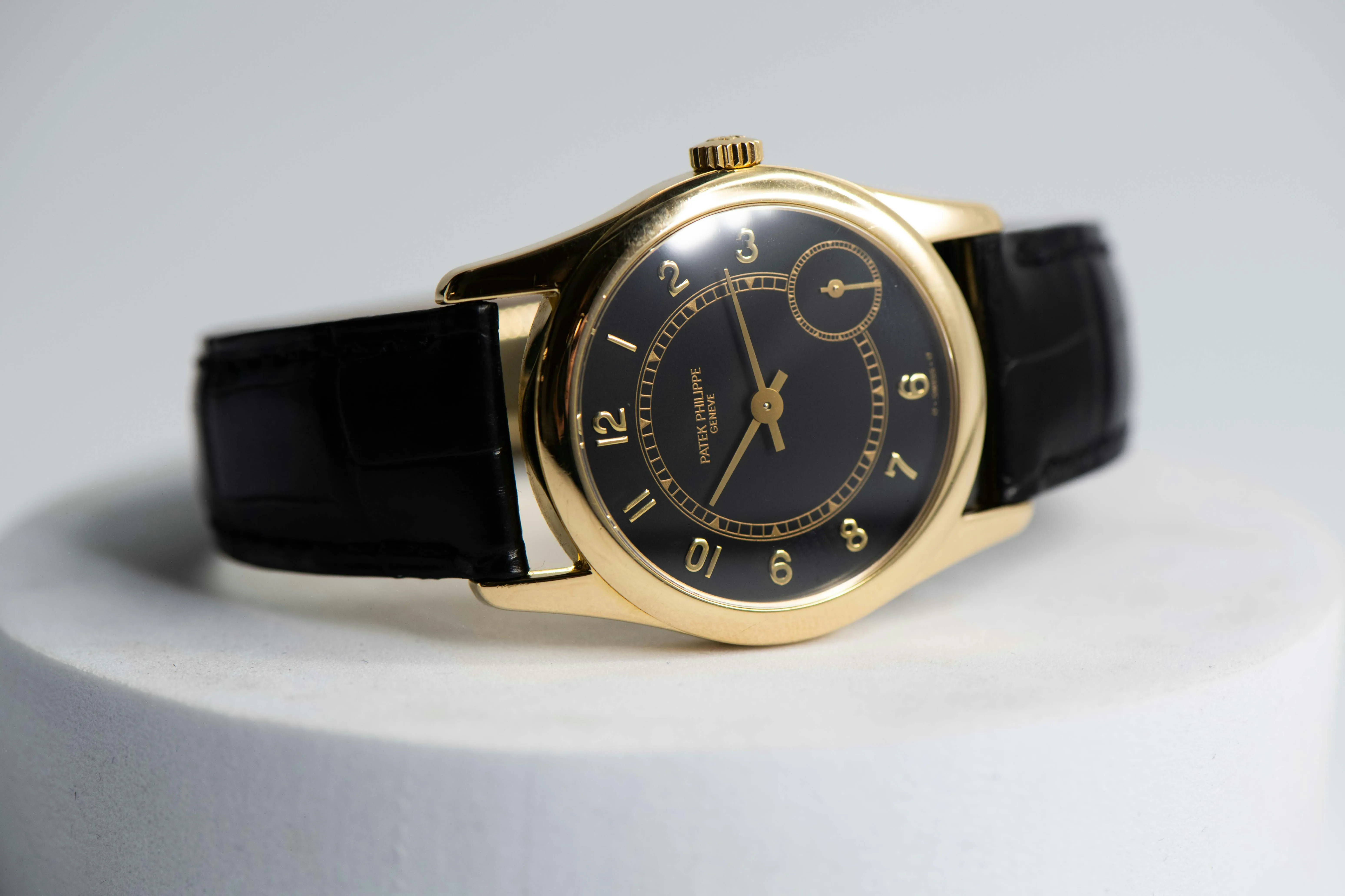 Patek Philippe Calatrava 5000j 33mm Yellow gold Black 2