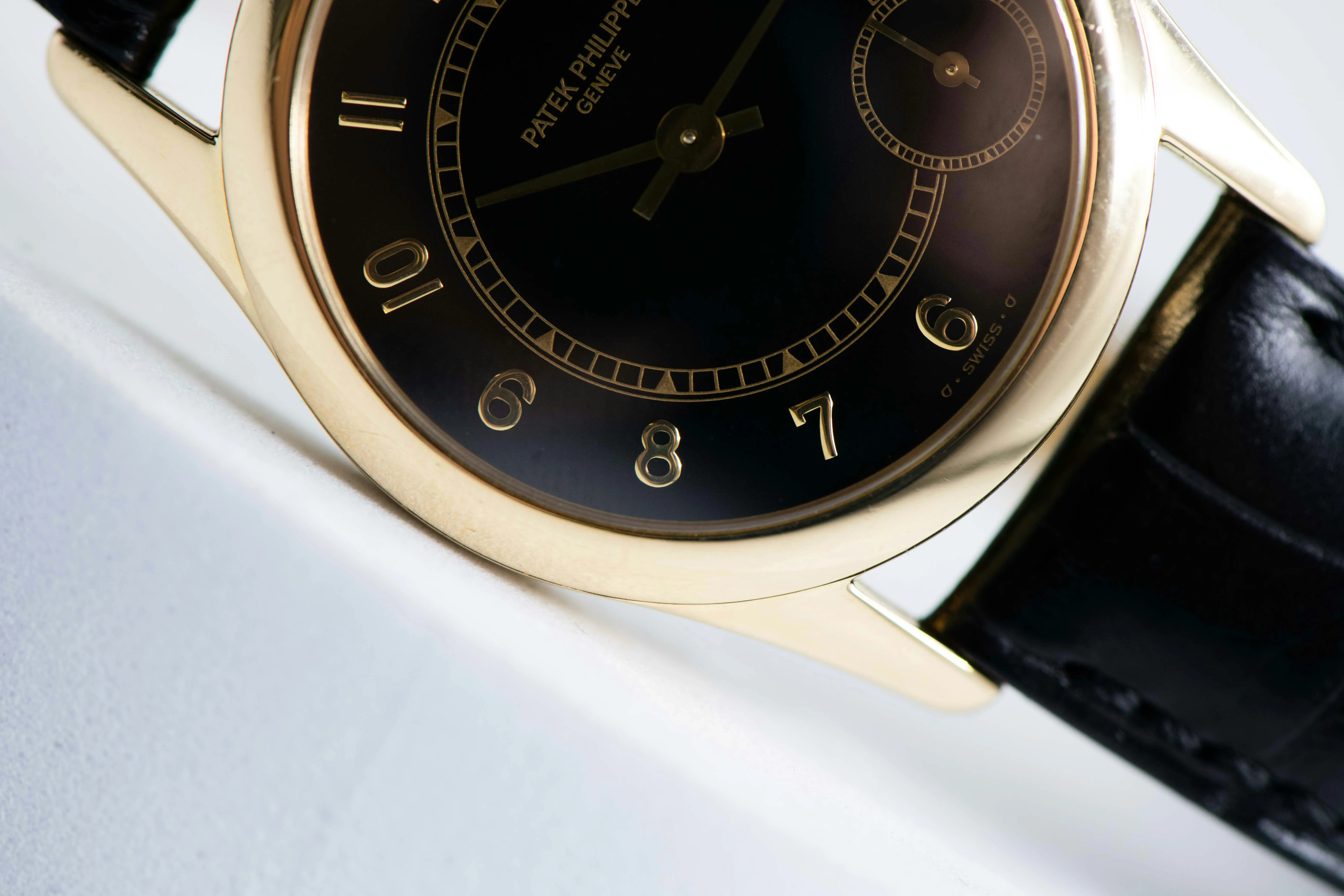 Patek Philippe Calatrava 5000j 33mm Yellow gold Black 4