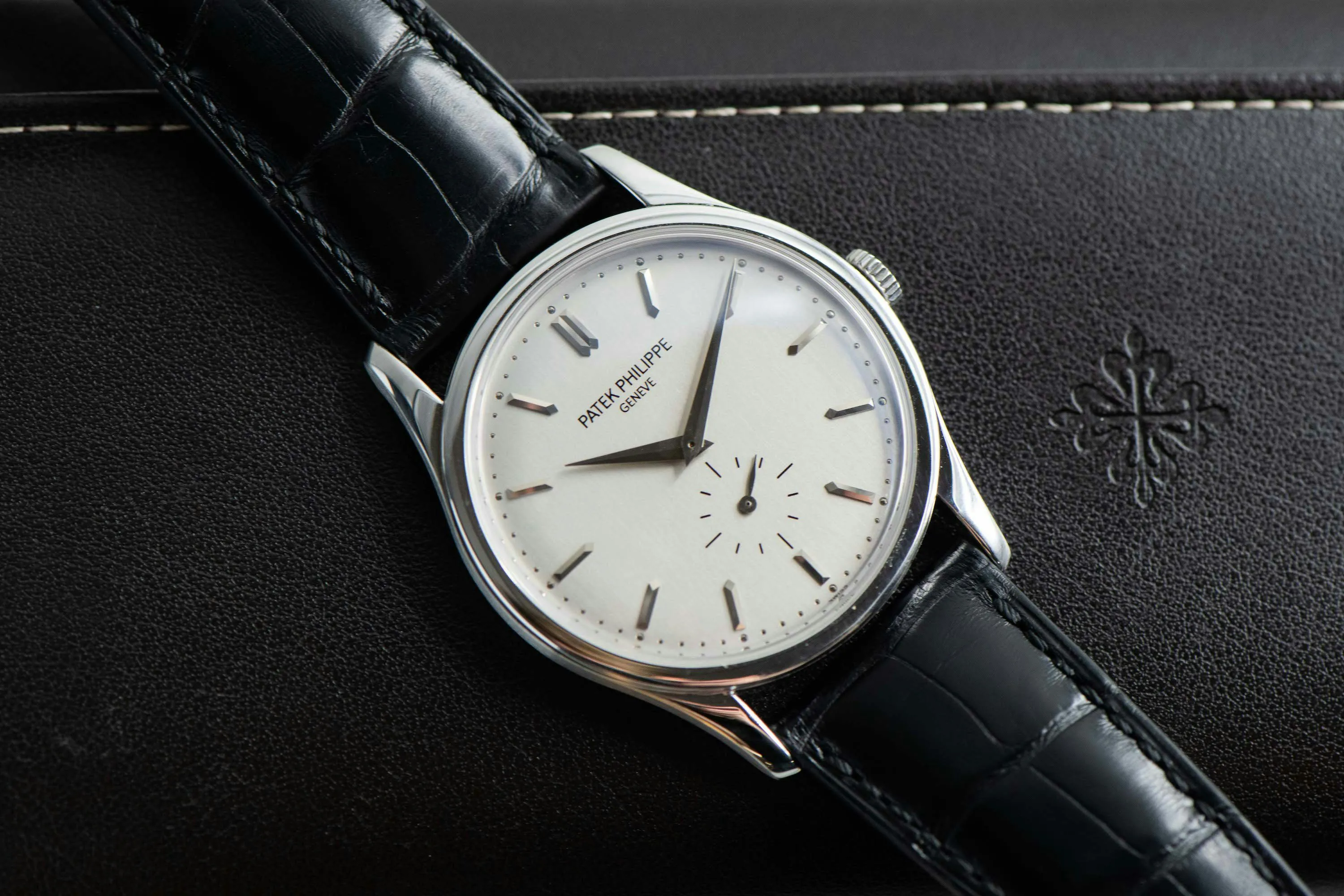 Patek Philippe Calatrava 5196 37mm White gold Silver 5