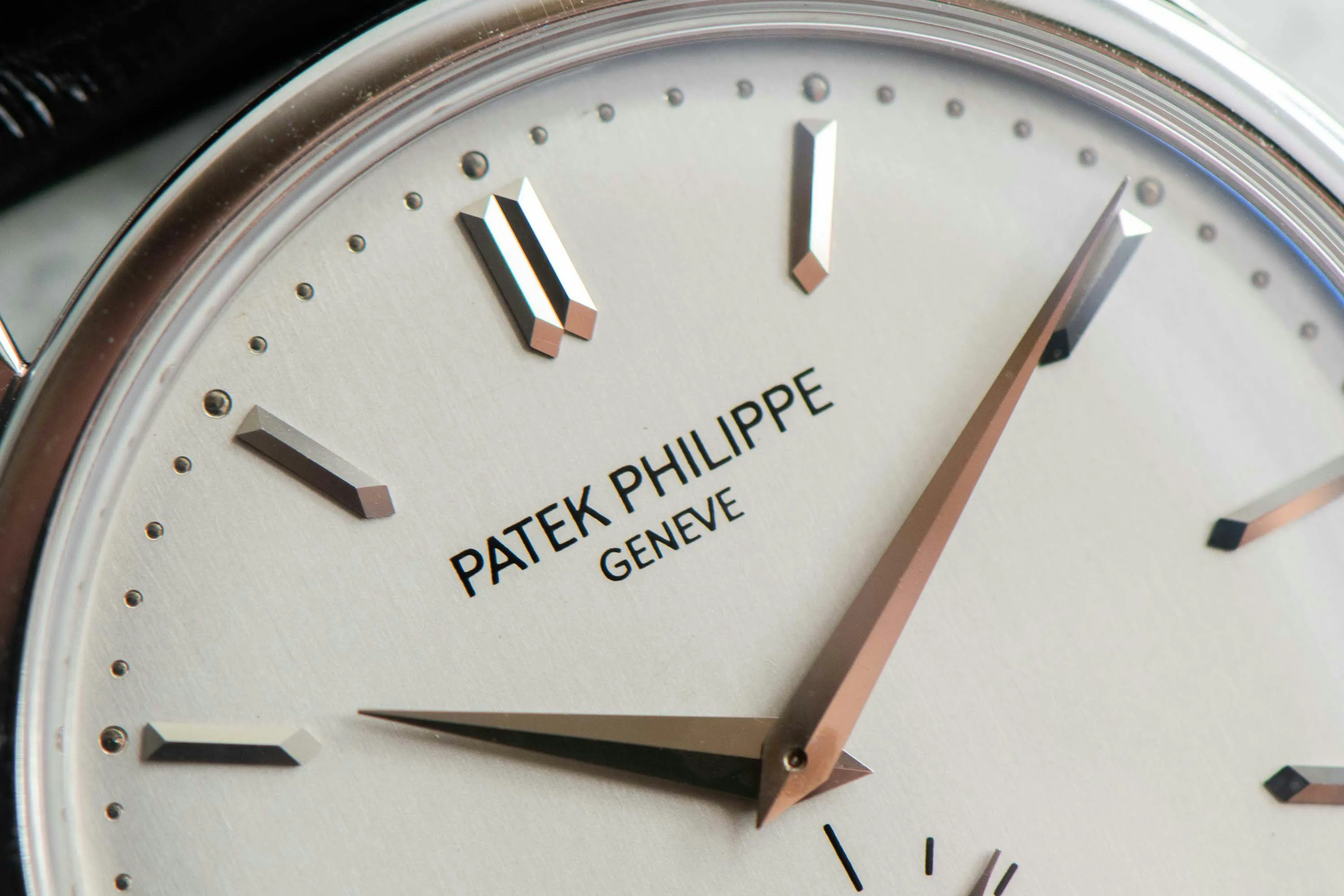 Patek Philippe Calatrava 5196 37mm White gold Silver 8