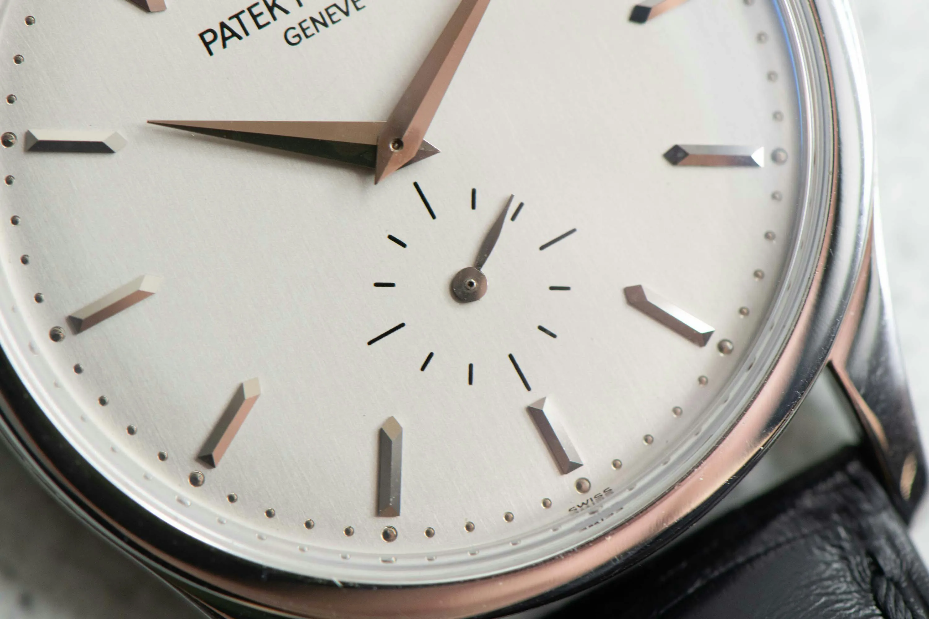 Patek Philippe Calatrava 5196 37mm White gold Silver 9