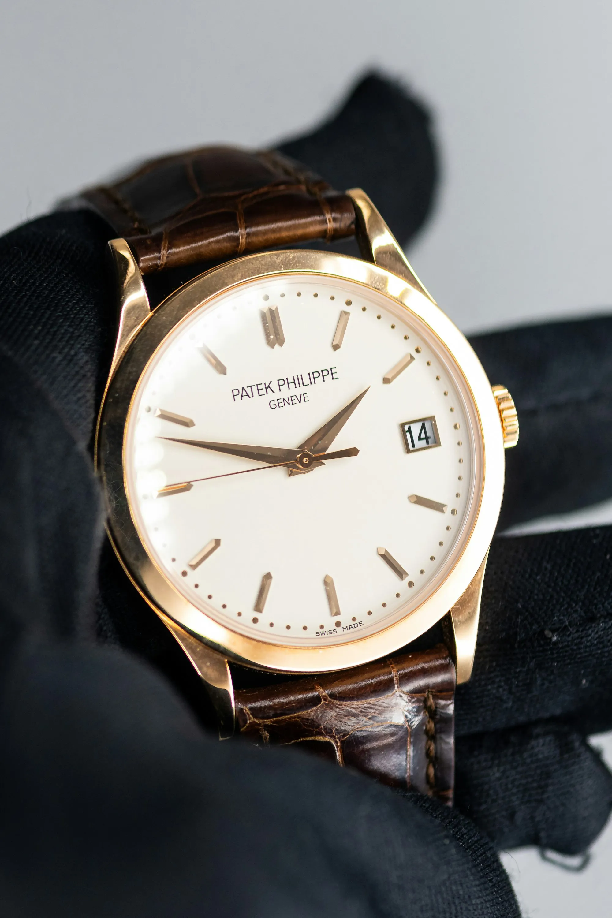 Patek Philippe Calatrava 5296R-010 38mm Rose gold Silver 16