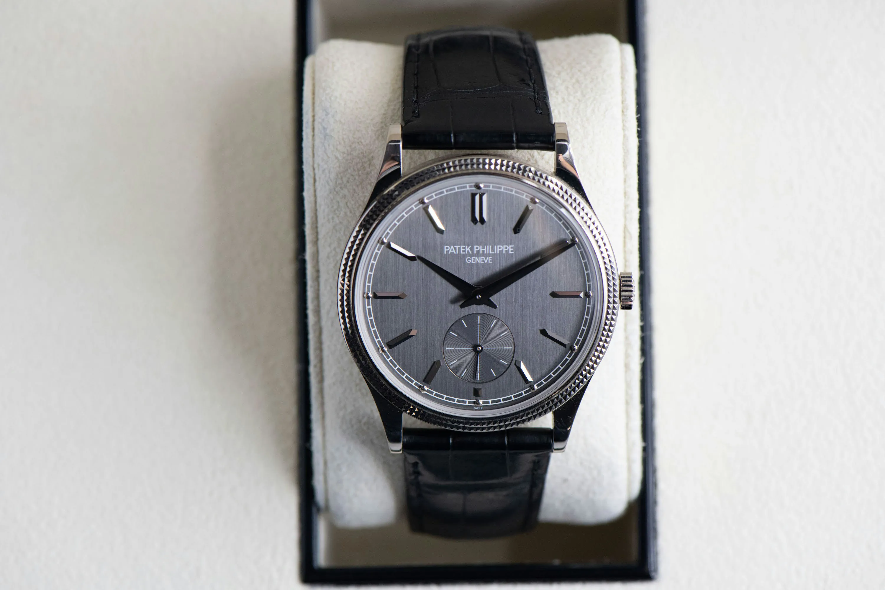 Patek Philippe Calatrava 6119G 39mm White gold Grey