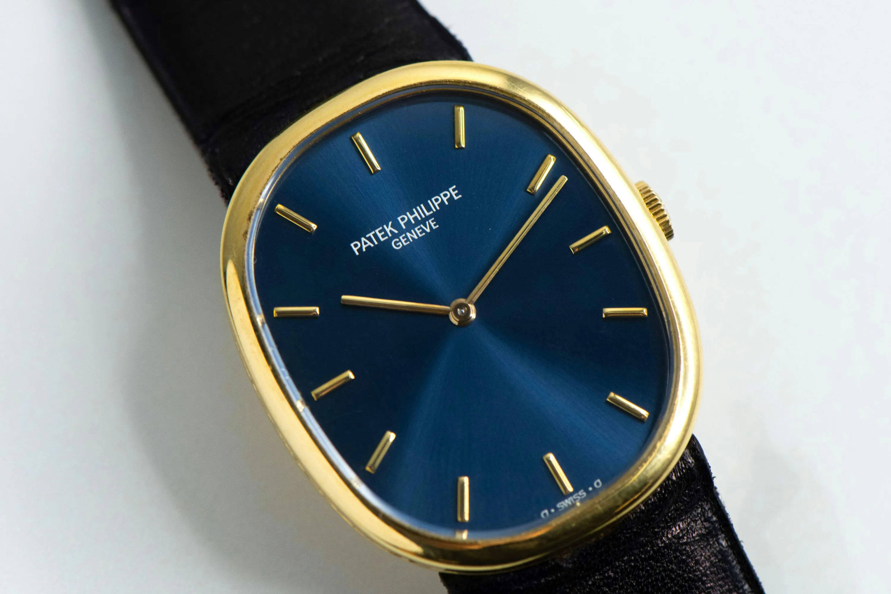 Patek Philippe Golden Ellipse 3848 32mm Yellow gold Blue 1