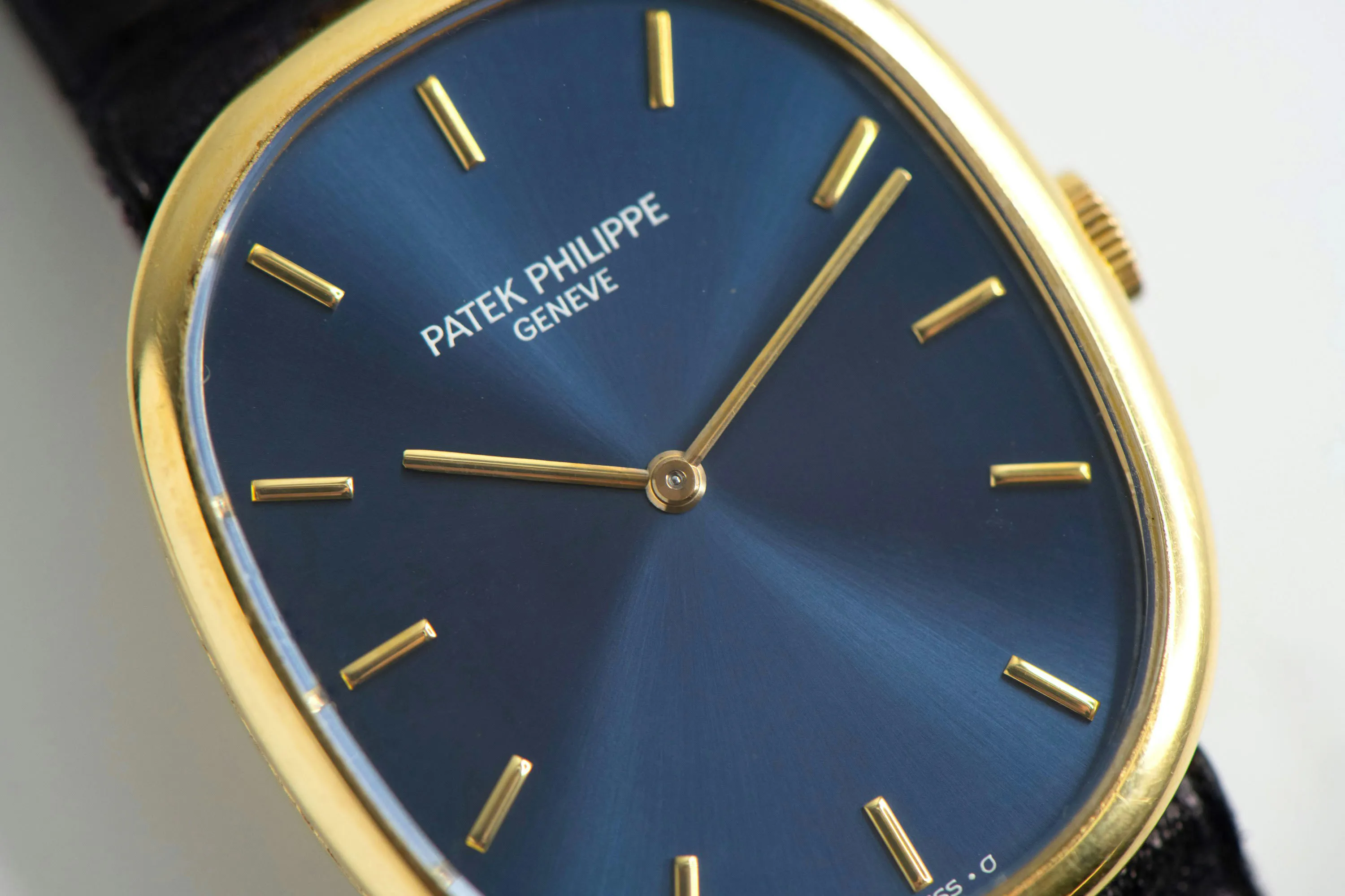 Patek Philippe Golden Ellipse 3848 32mm Yellow gold Blue 3